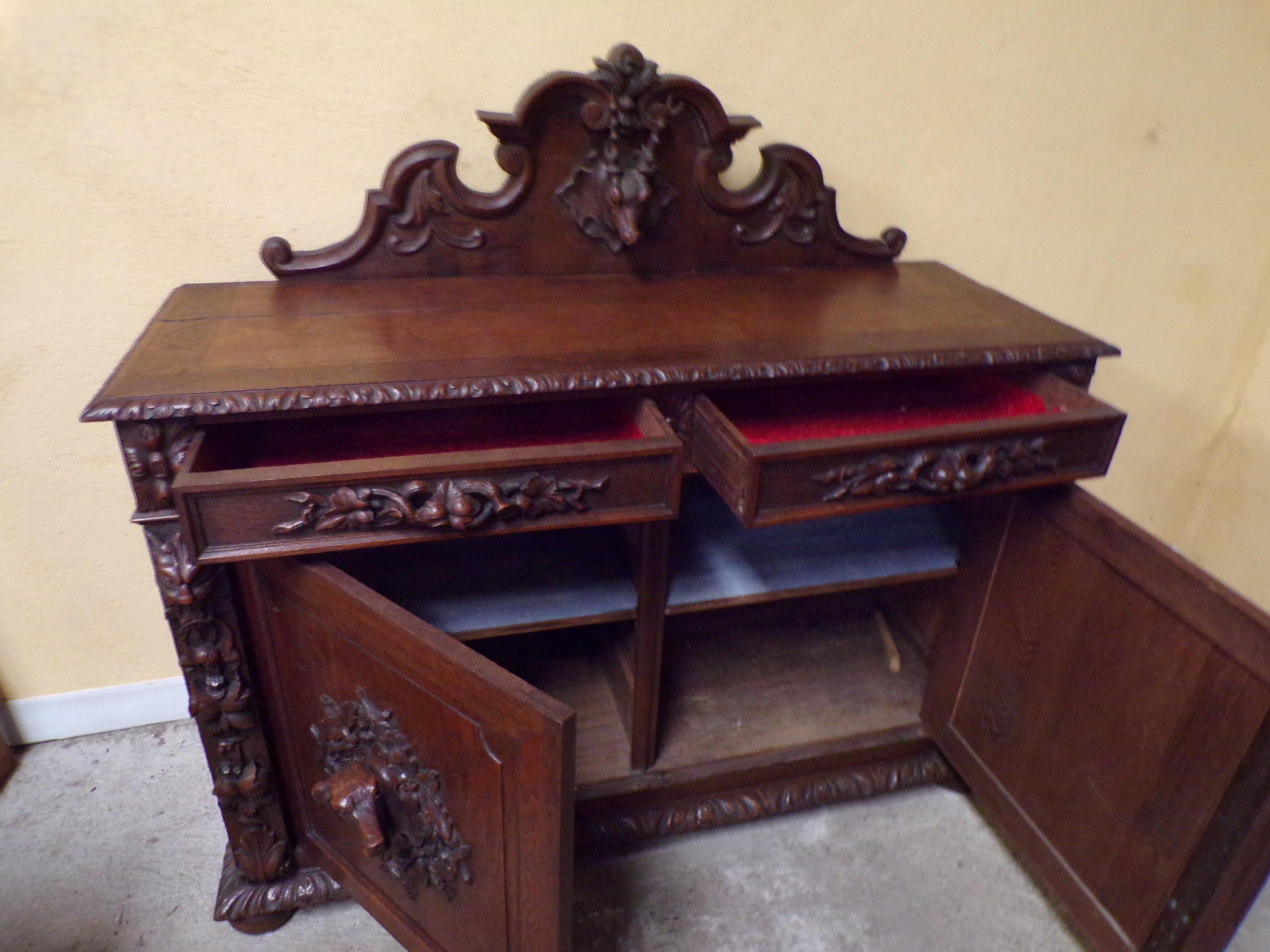 Rare Black Forest Hunts Sideboard or Buffet, circa 1880 In Good Condition For Sale In London, GB