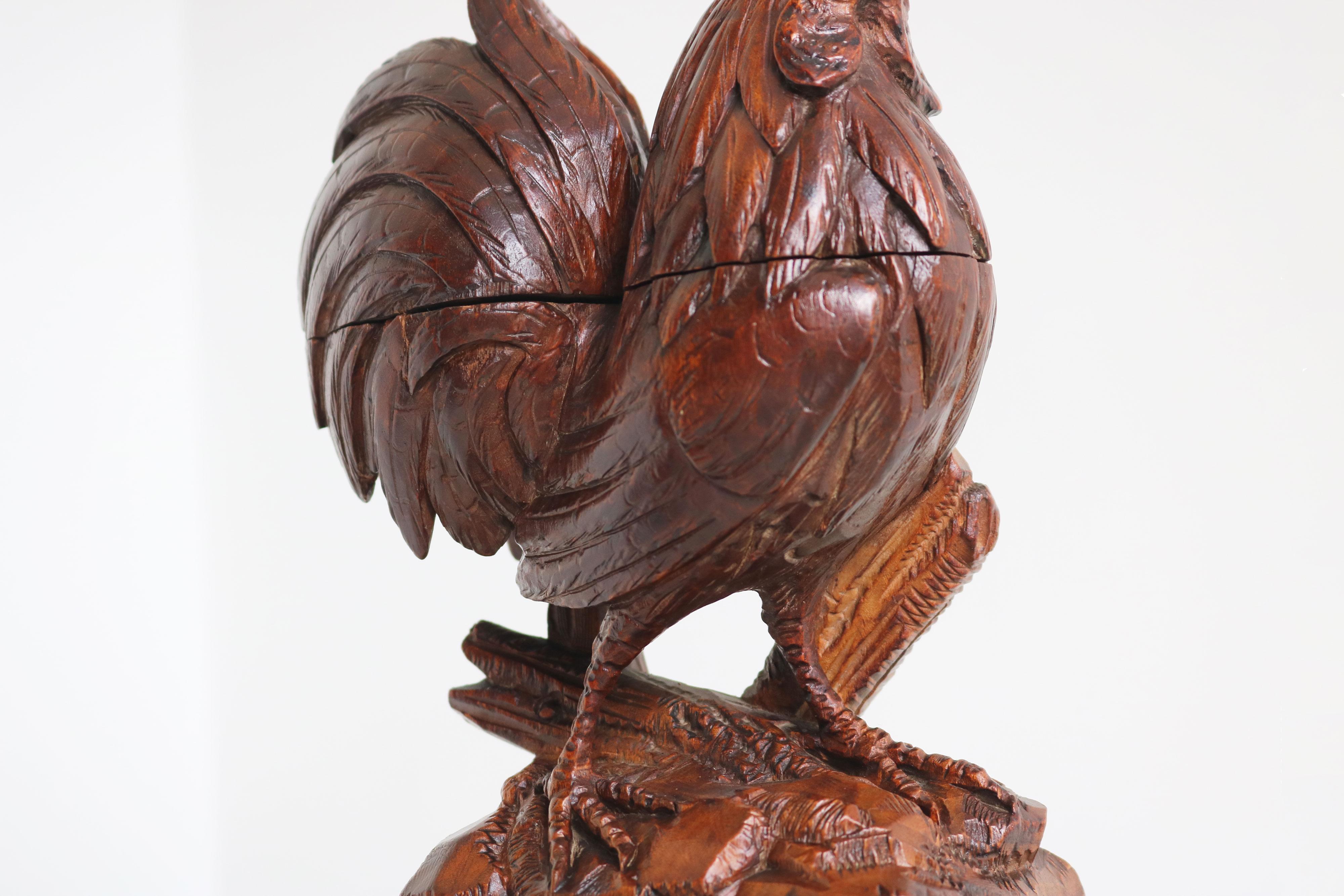 Rare black Forest rooster inkwell 19th century Swiss glass eyes hand carved In Good Condition For Sale In Ijzendijke, NL
