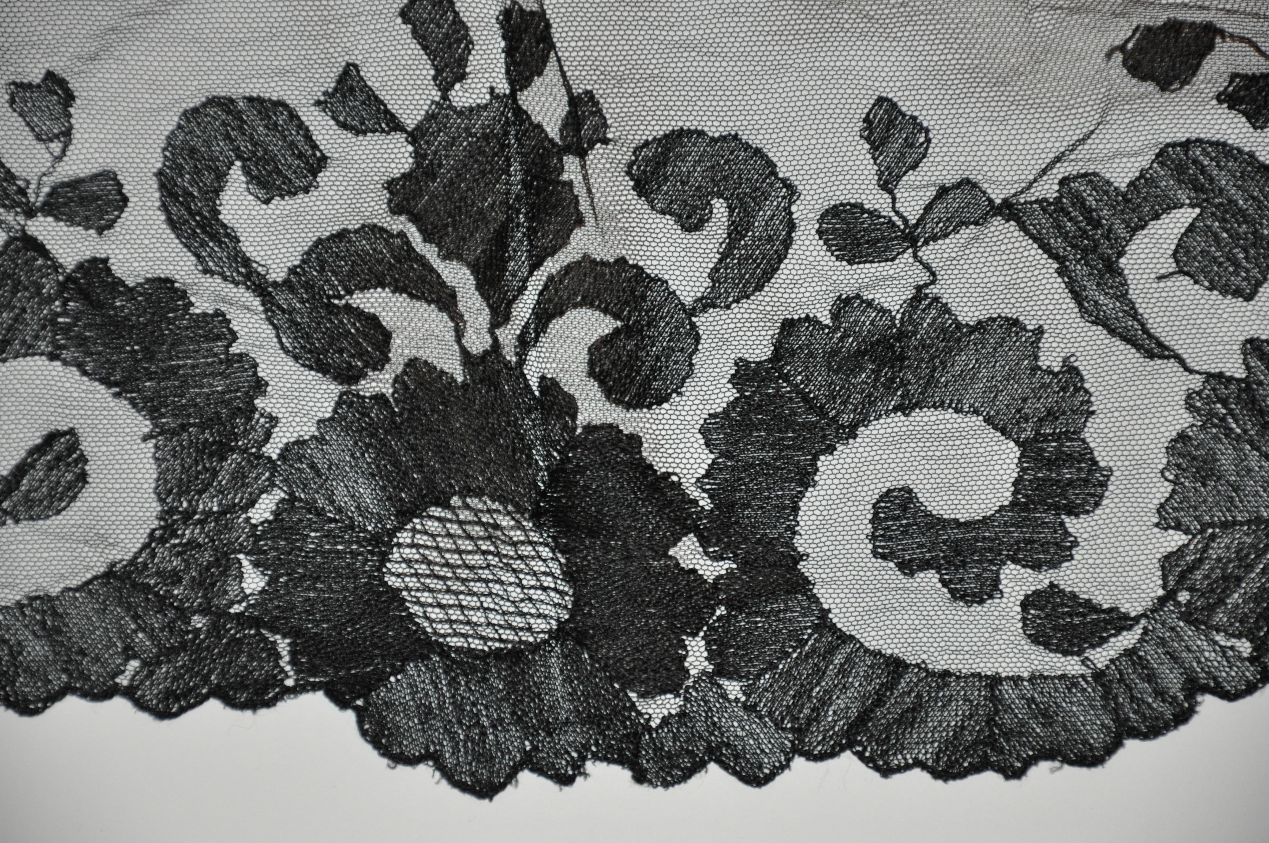 Women's or Men's Rare Black Hand-Woven French Lace with Scallop Edges Shawl For Sale