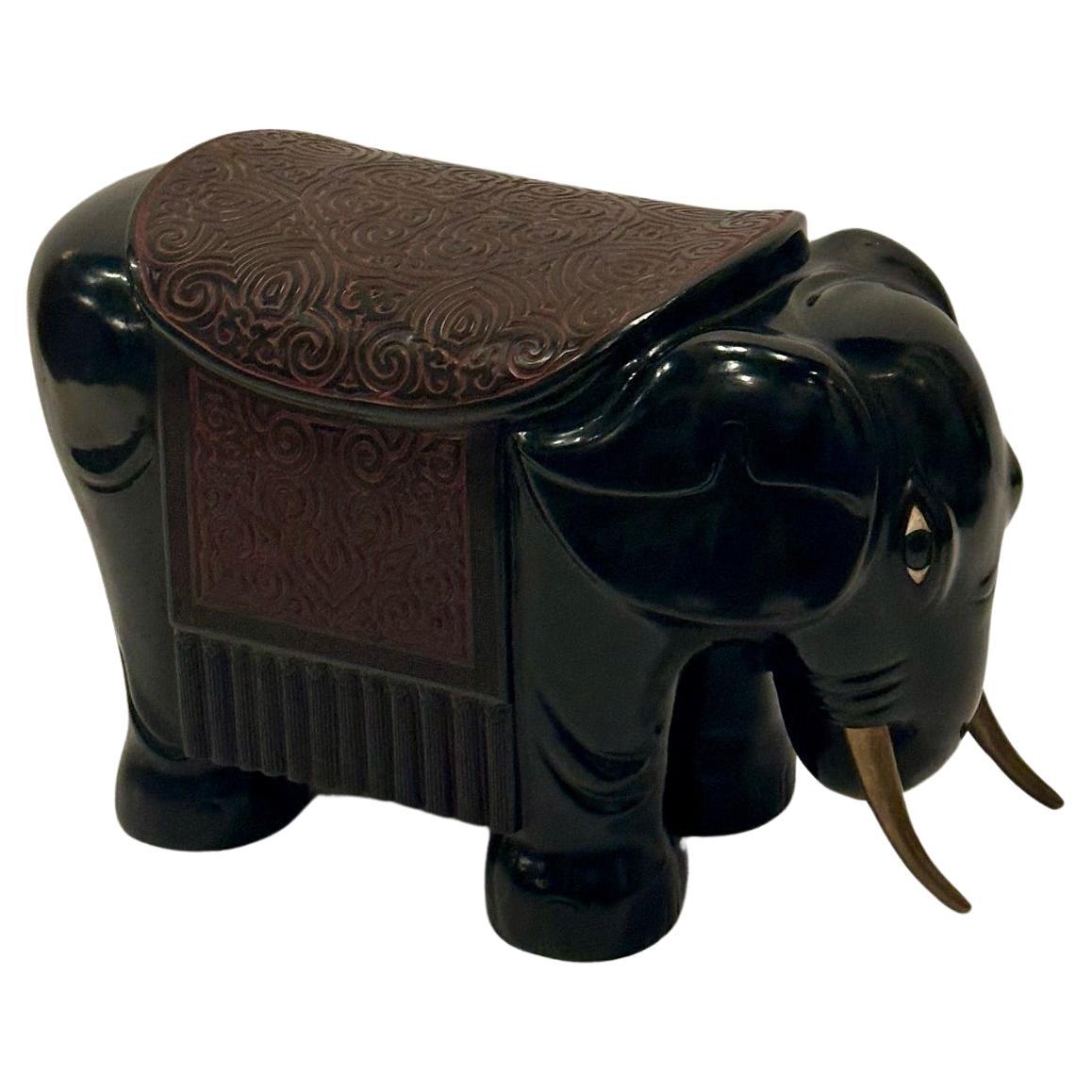 Seltener schwarzer Lack geschnitzter Holz-Elefanten-Gartensitz-Beistelltisch mit Messing-Schreibtischen im Angebot