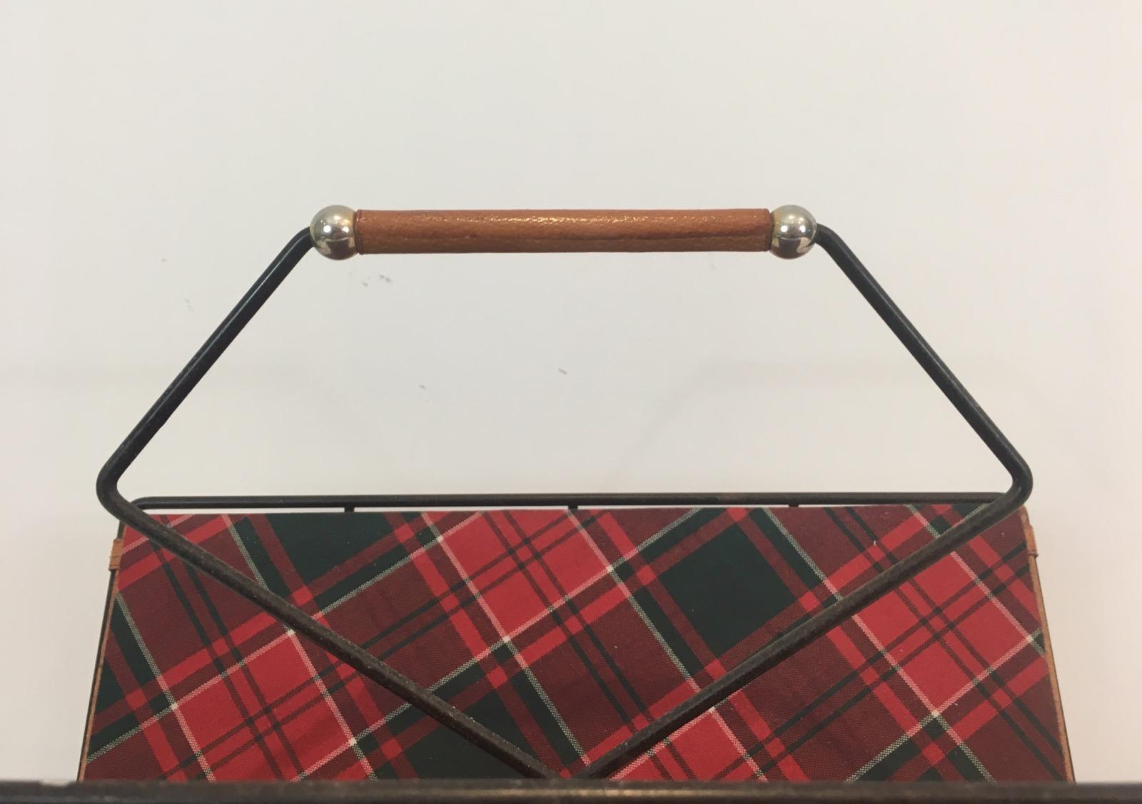 Rare Black Lacquered Metal, Leather and Plaid Fabric Magazine Rack In Good Condition For Sale In Marcq-en-Barœul, Hauts-de-France