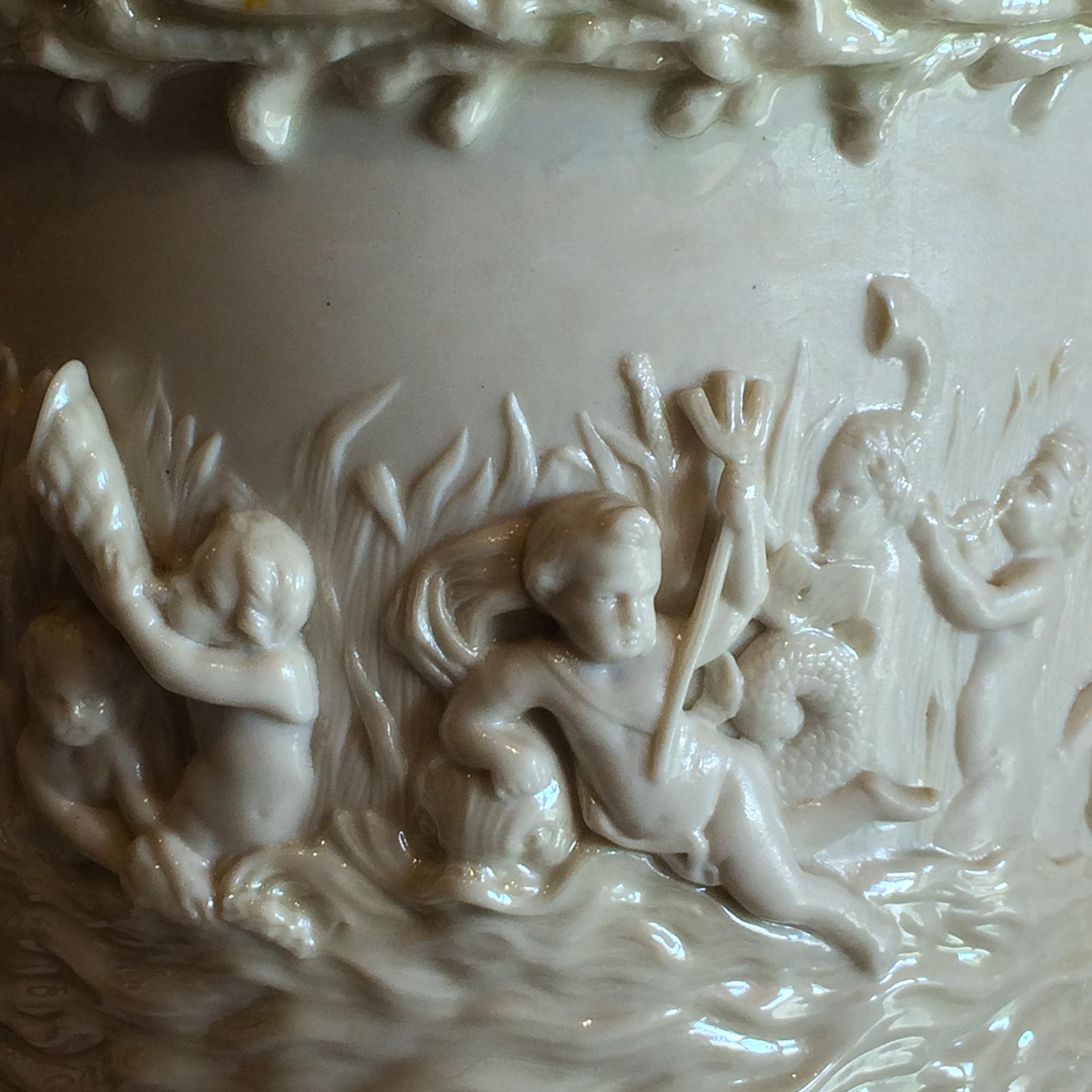 Rare Black Mark Belleek Prince of Wales Covered Ice Bucket In Good Condition For Sale In Daylesford, Victoria