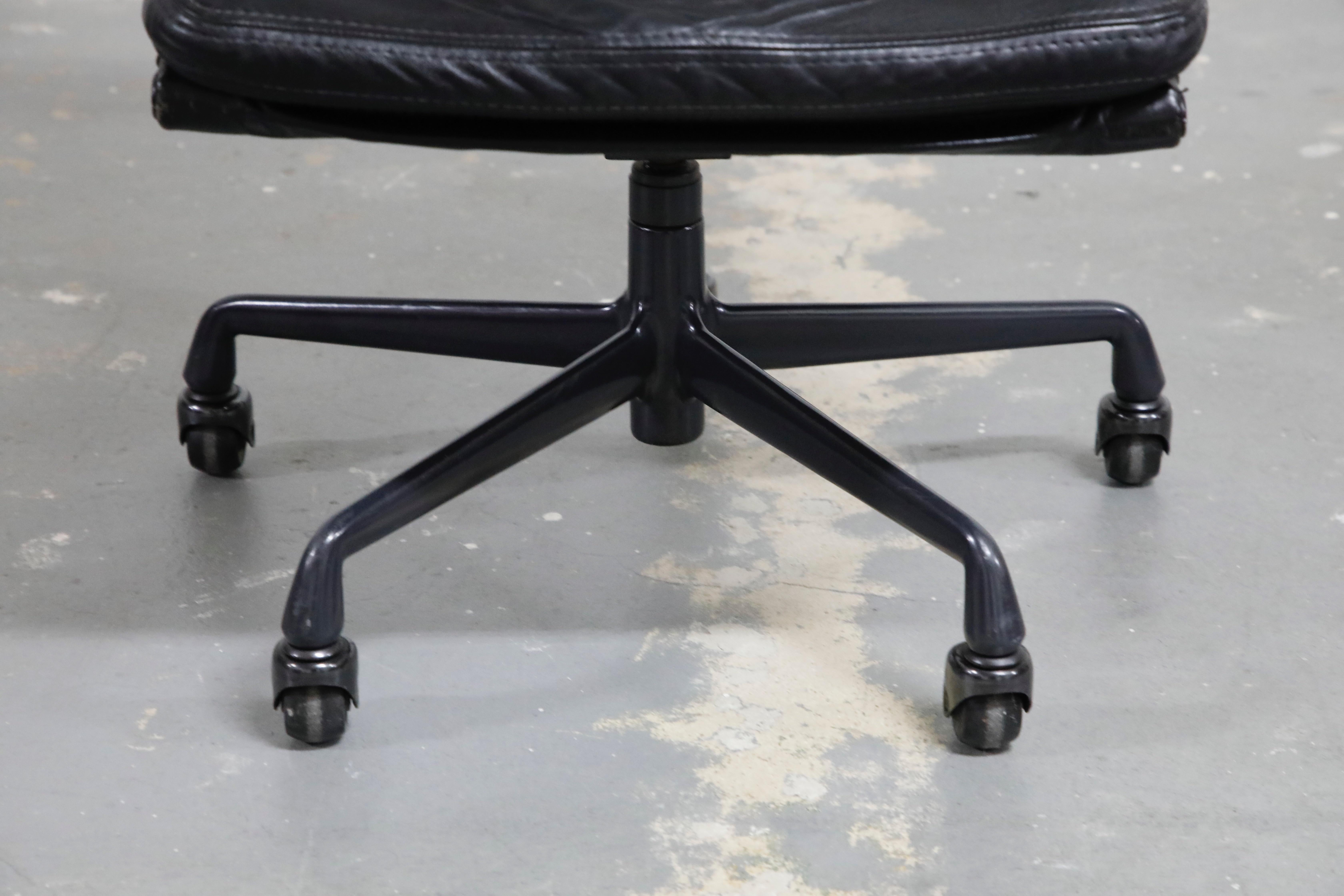 Rare Black on Black Eames Soft Pad Management Chair by Herman Miller, 1988 1