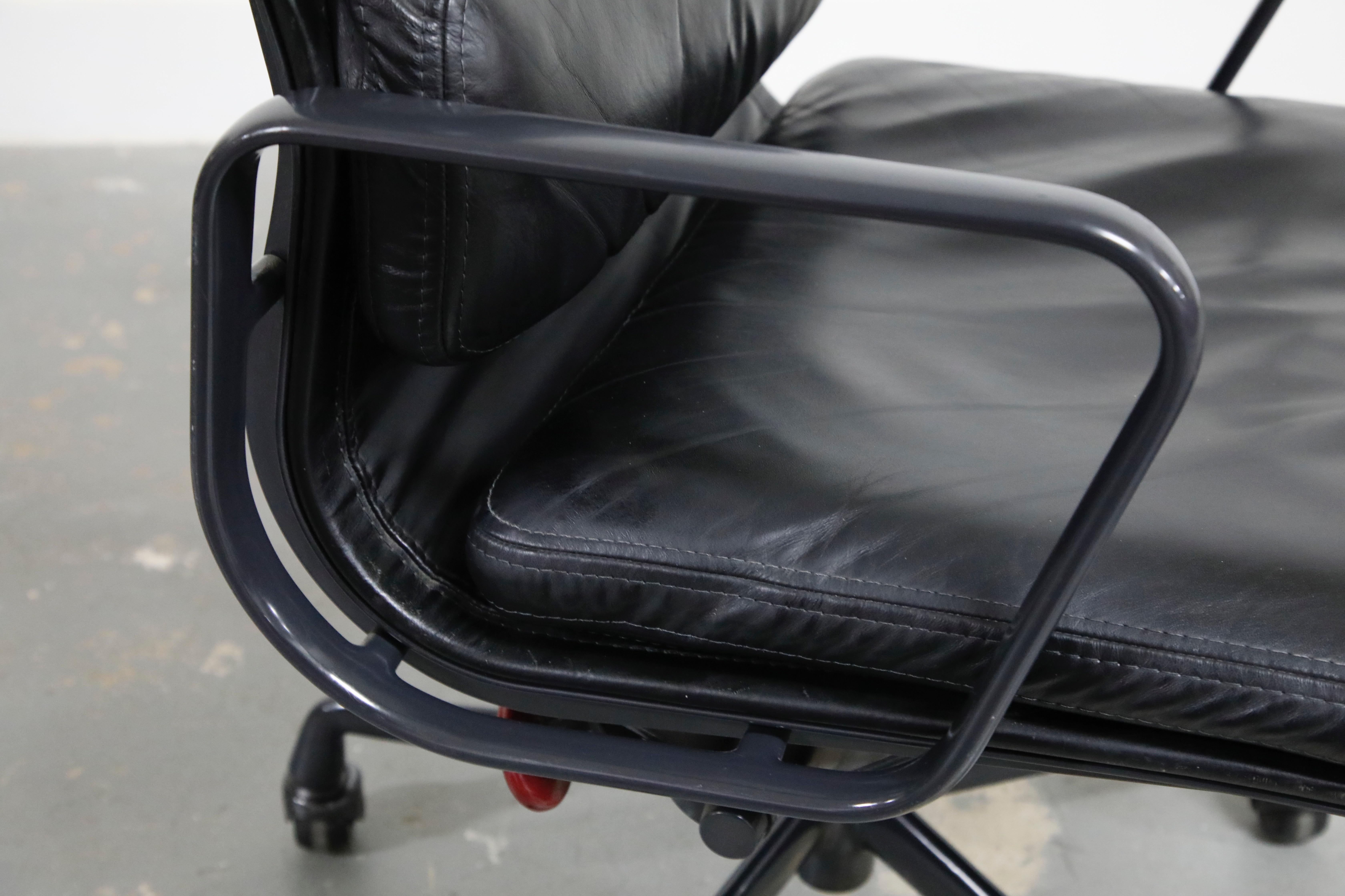 Rare Black on Black Eames Soft Pad Management Chair by Herman Miller, 1988 3