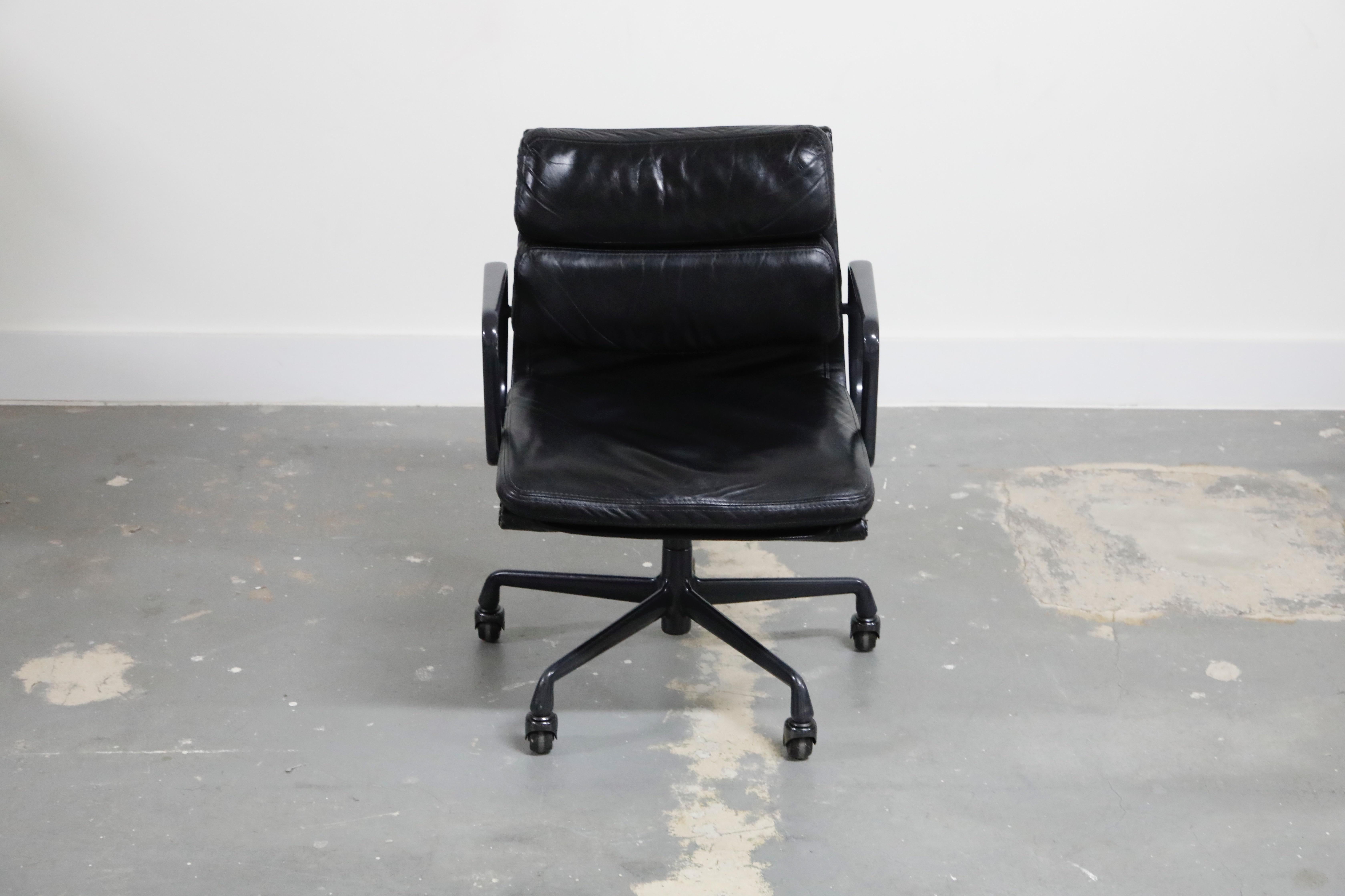 A rare collectors example of a rare colorway black on black soft pad management chair, dated 1988 - the same great year that brought us beetle juice, big, and die hard. This sought after leather 'Soft Pad' management desk chair is from the Aluminum