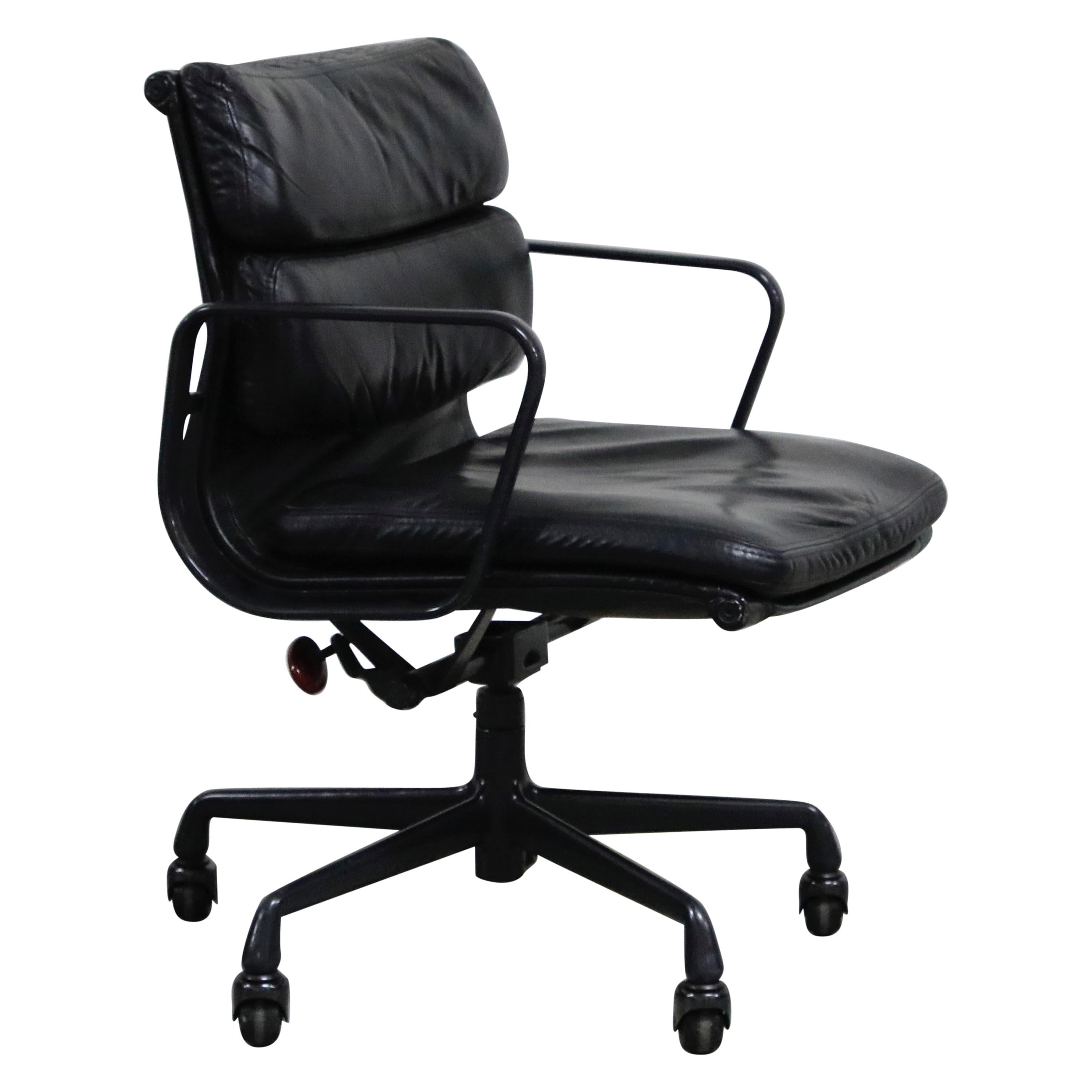 Rare Black on Black Eames Soft Pad Management Chair by Herman Miller, 1988
