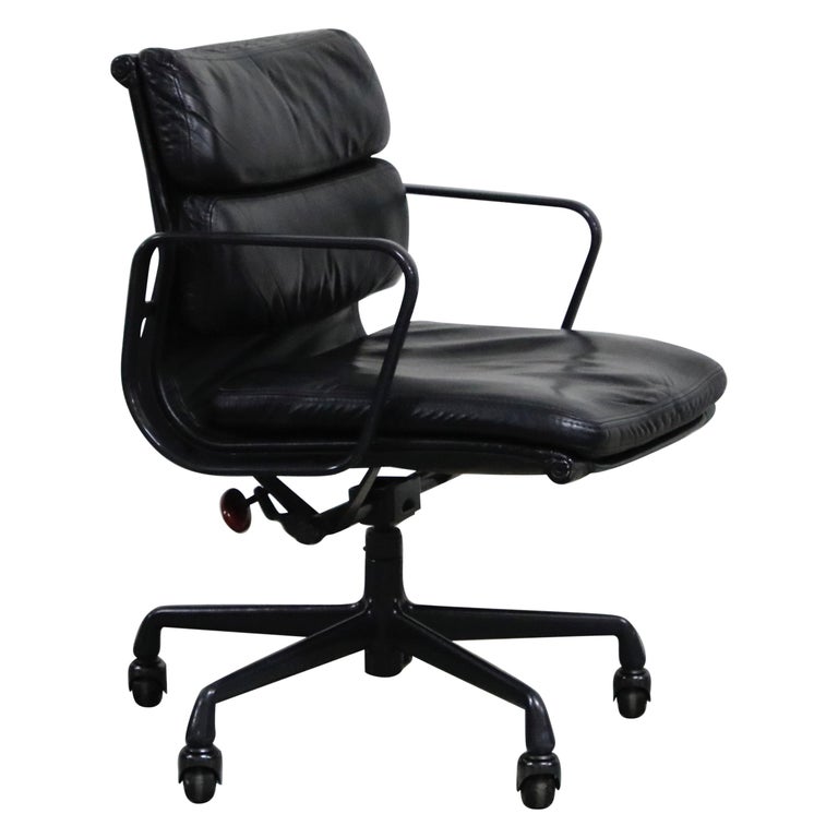 Rare Black On Black Eames Soft Pad Management Chair By Herman Miller 1988 At 1stdibs