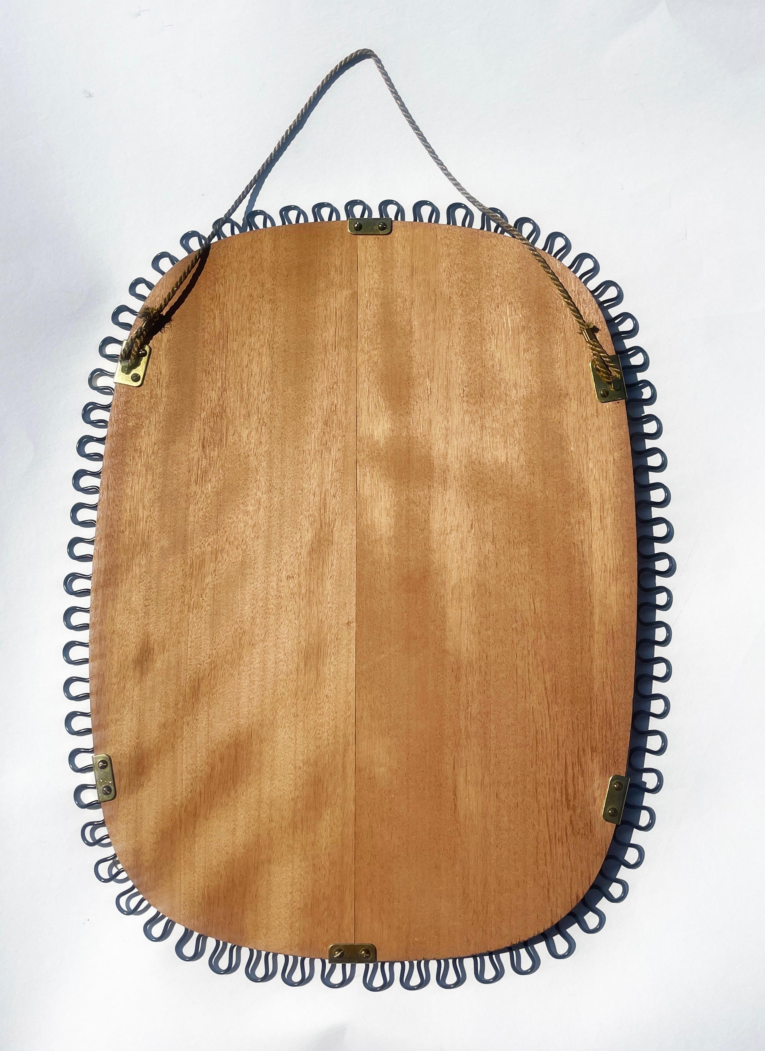 Fatto a mano Raro specchio da parete nero di Josef Frank Svenskt Tenn Austria/Ottone Svedese, anni '50 in vendita