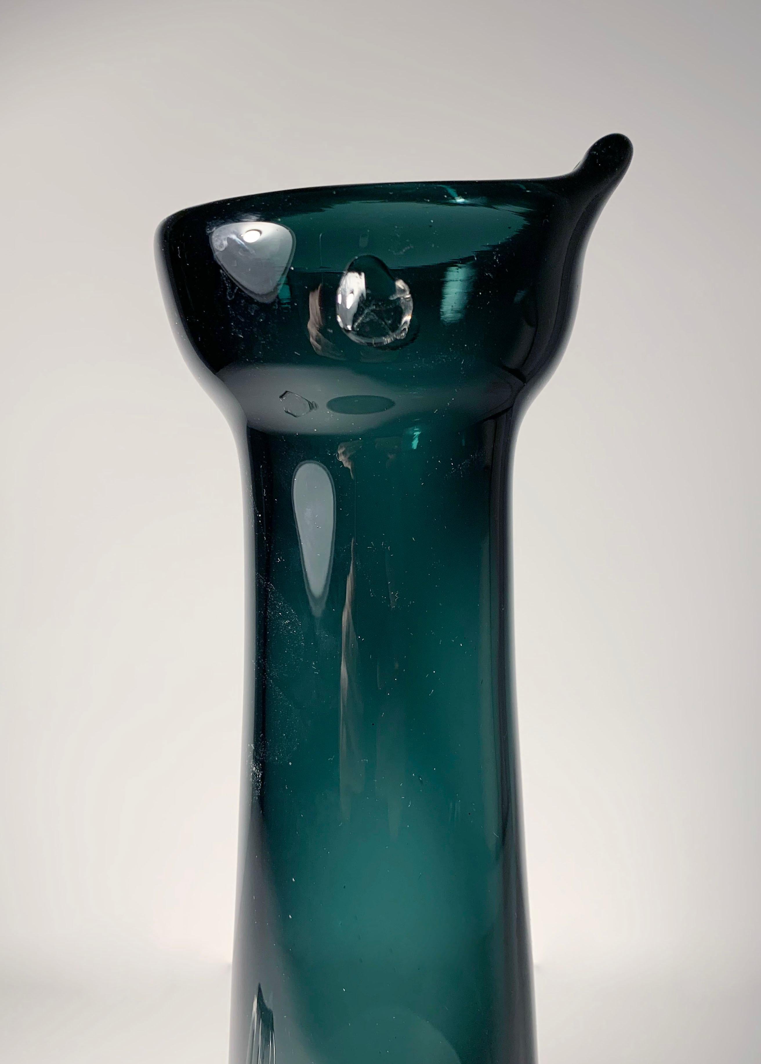Américain Rare vase oiseau ou coq Blenko 5410 de Wayne Husted in Charcoal en vente