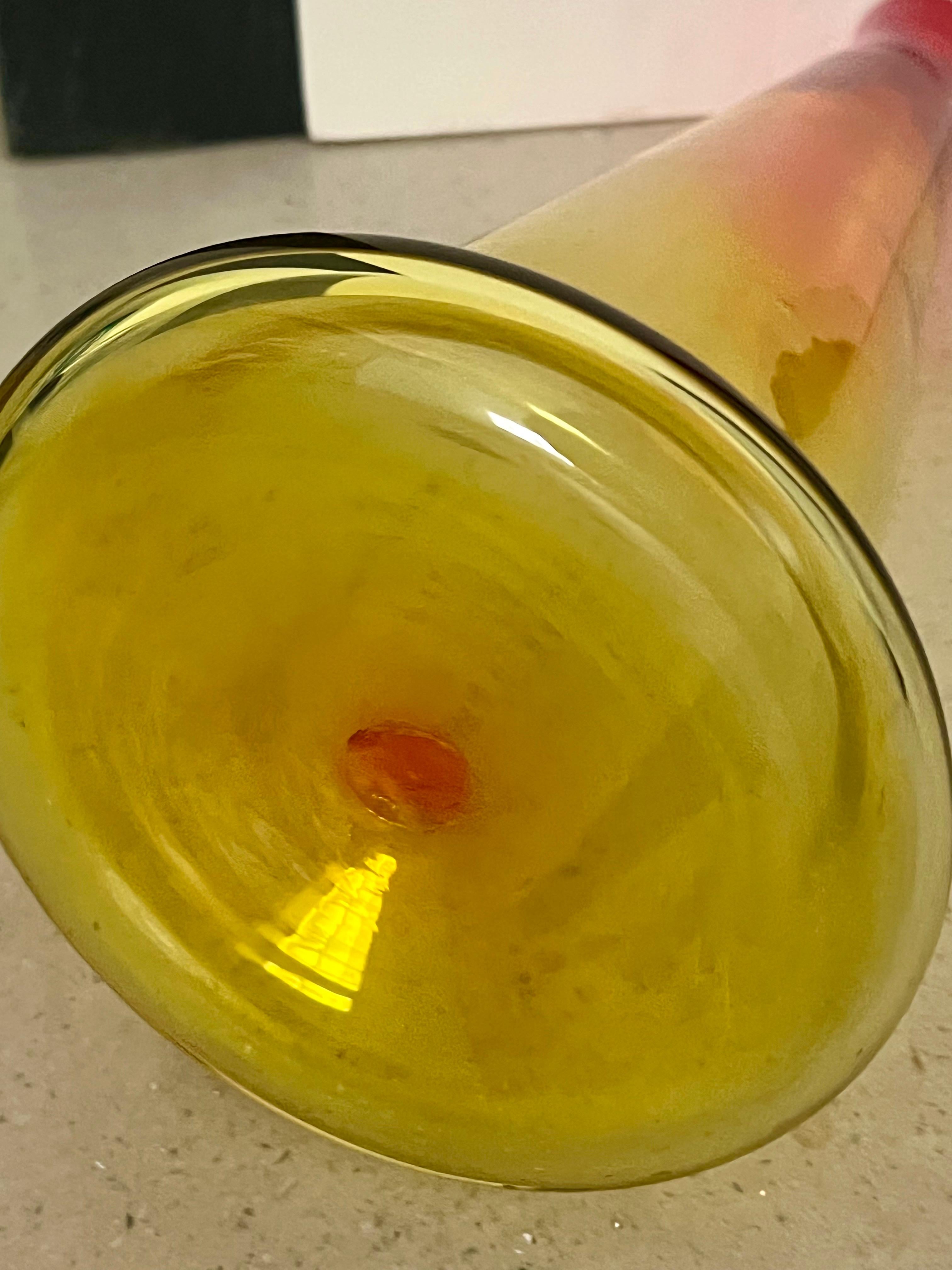 Seltene Blenko Amberine Vase aus mundgeblasenem Glas 1970er Jahre im Zustand „Hervorragend“ im Angebot in San Diego, CA