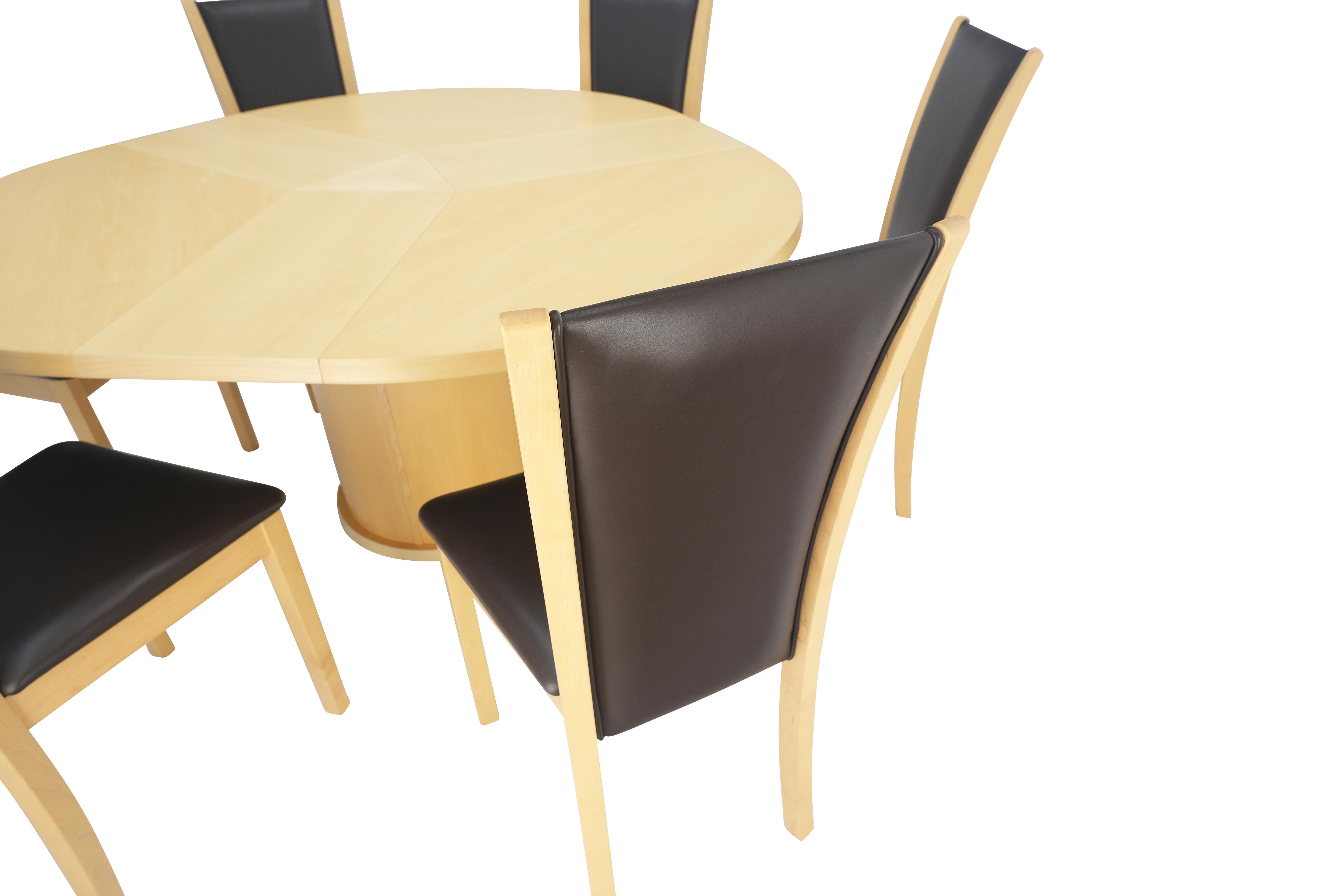 Seltener runder ausziehbarer, ausziehbarer Esstisch aus blondem Ahornholz mit 6 Stühlen, Dänemark MINT!  (Dänisch) im Angebot