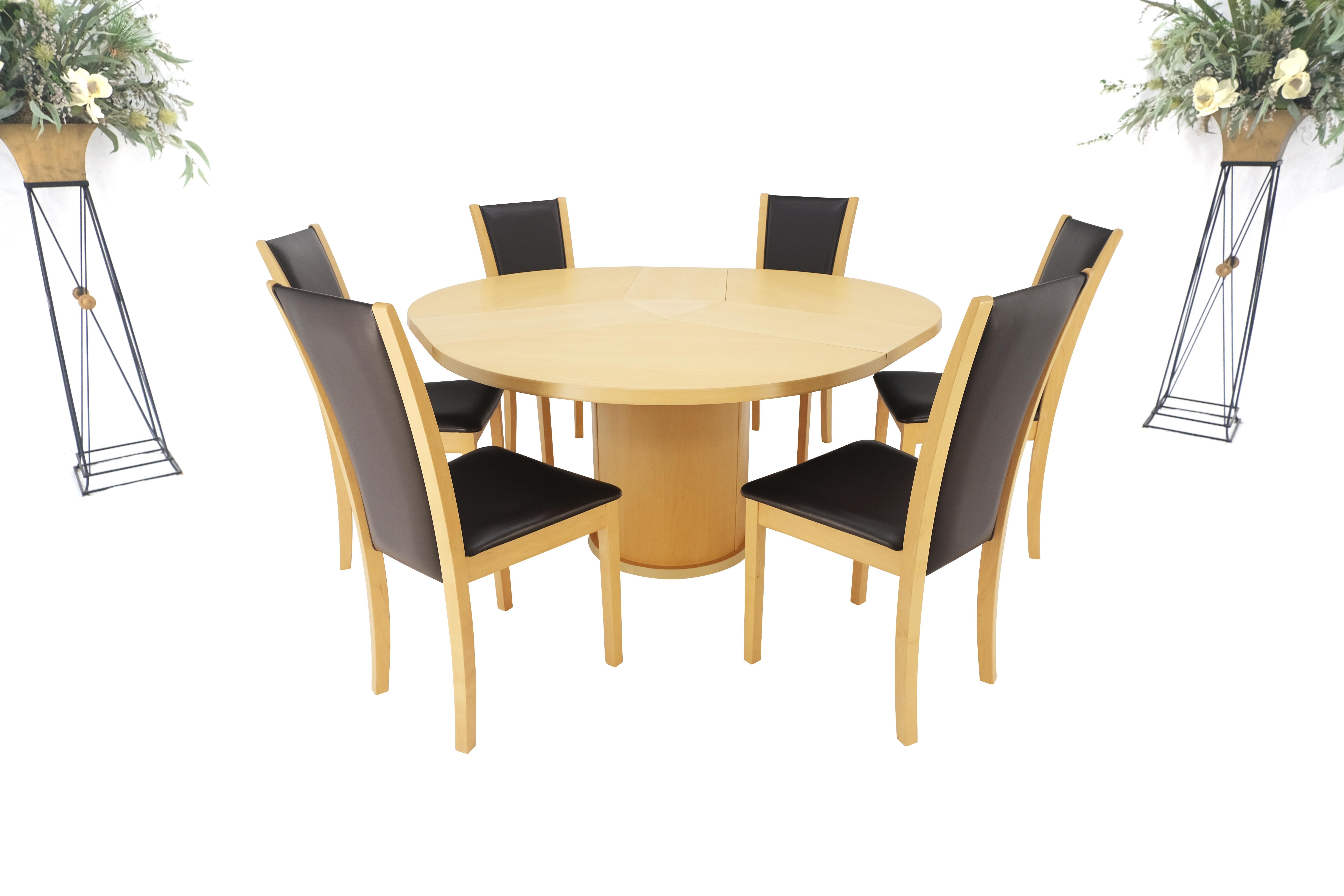 Seltener runder ausziehbarer, ausziehbarer Esstisch aus blondem Ahornholz mit 6 Stühlen, Dänemark MINT!  im Zustand „Hervorragend“ im Angebot in Rockaway, NJ