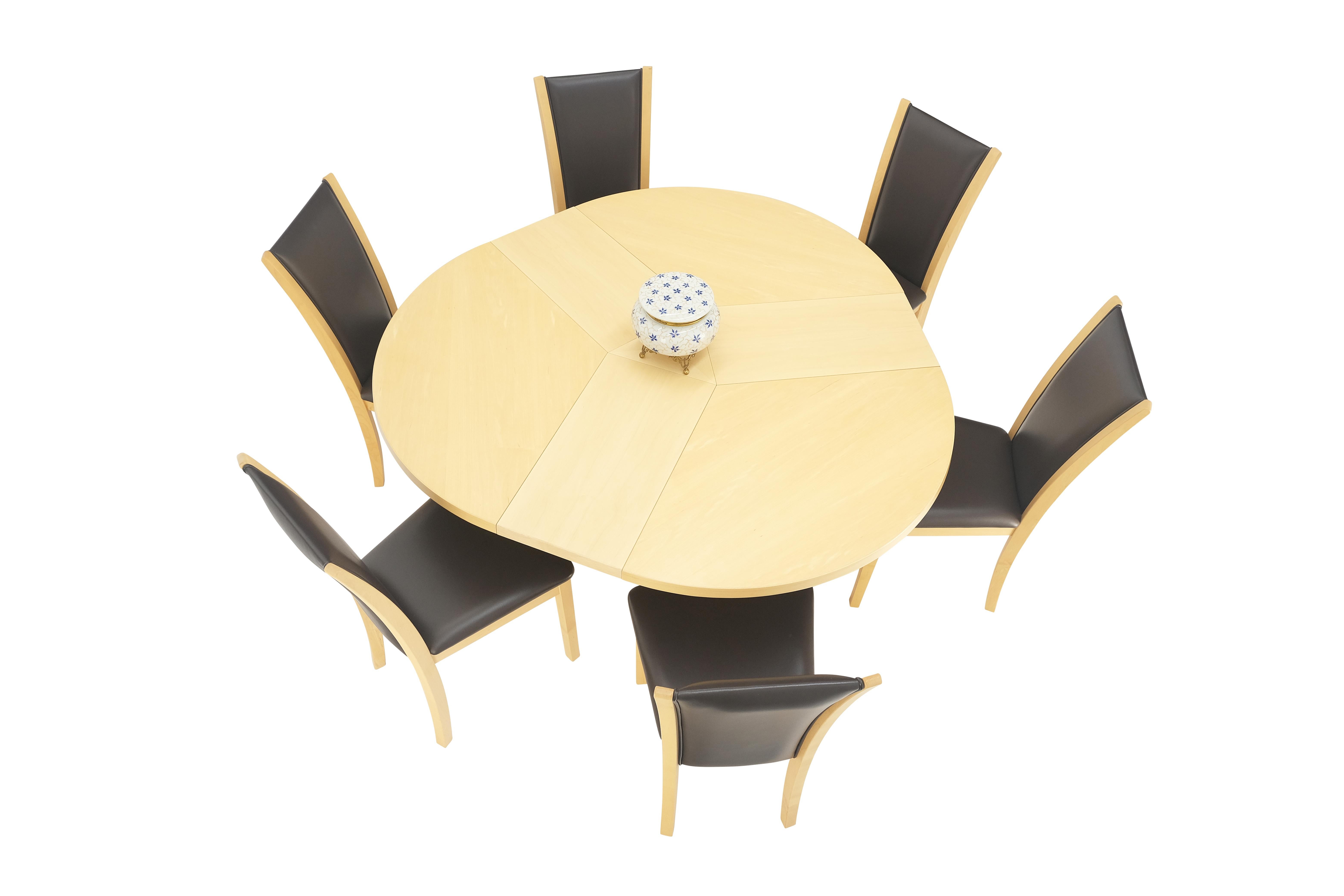 Seltener runder ausziehbarer, ausziehbarer Esstisch aus blondem Ahornholz mit 6 Stühlen, Dänemark MINT!  (Leder) im Angebot
