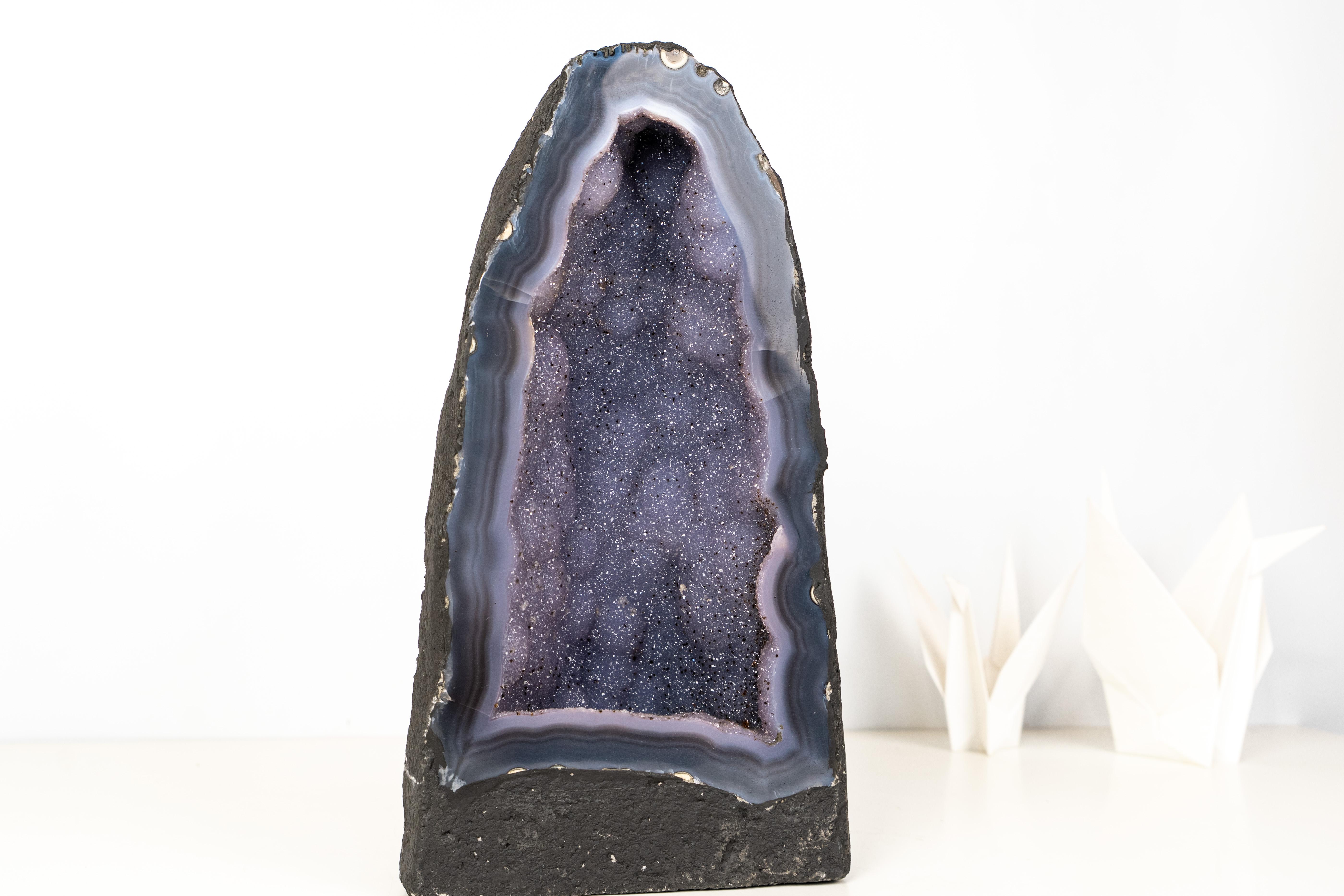 Rare Deep Blue Agate Geode with Blue Sugar Druzy Amethyst

▫️ Description

A true rarity among geodes, this exceptional specimen showcases one of the rarest color pallete, deep, almost cosmic blue and a luminous interior filled with sparkly galaxy