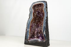 Seltene blaue Achat-Geode mit tiefviolettem Amethyst & Kakoxenit-Einschlüssen