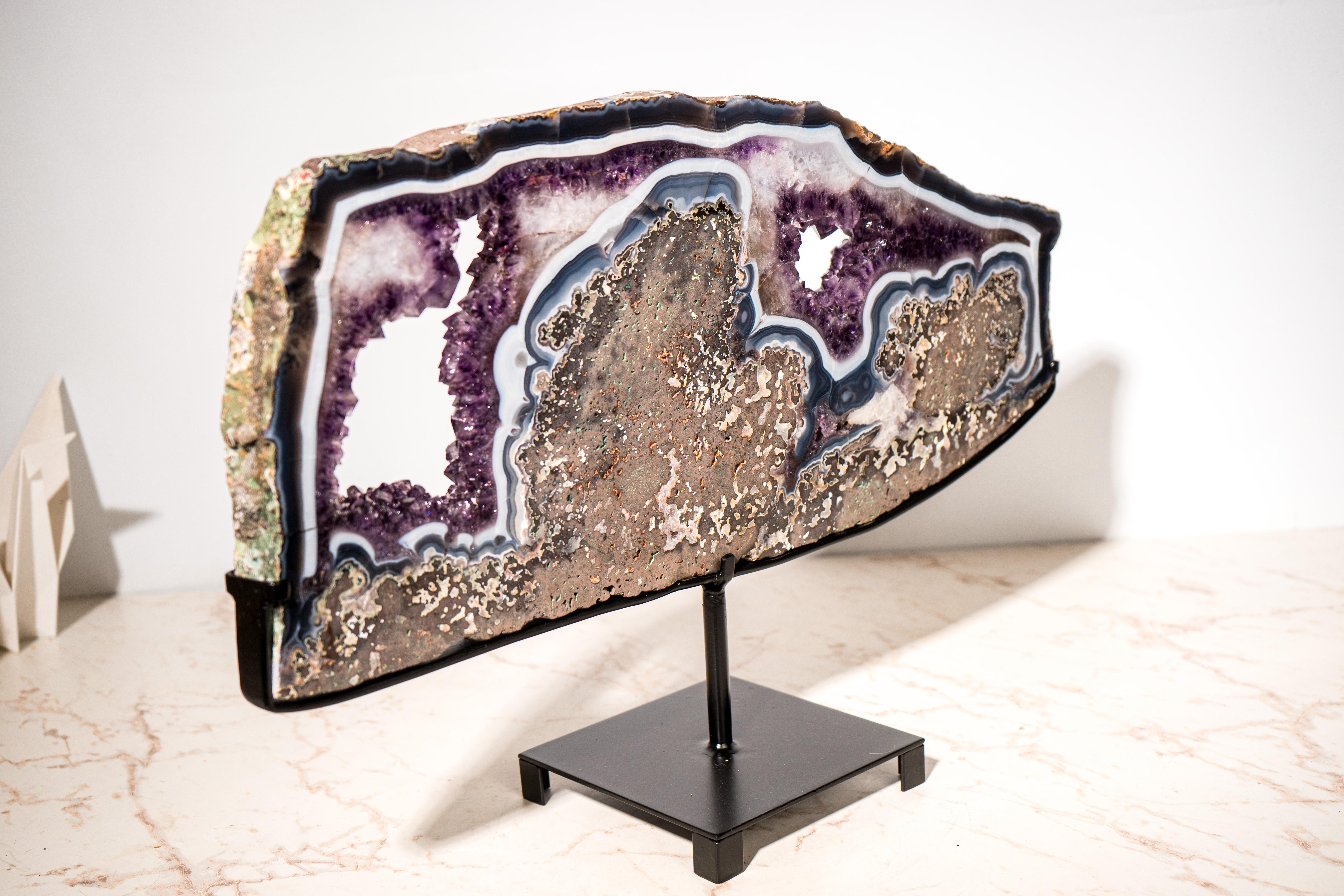 Rara Ágata Natural con Drusa Amatista - Una Obra de Arte Geológico con Intrincadas Formaciones de Ágata Encaje y Amatista Violeta.

▫️ Descripción

Esta rodaja de ágata es una obra de arte natural con sus intrincadas formaciones de ágata de encaje
