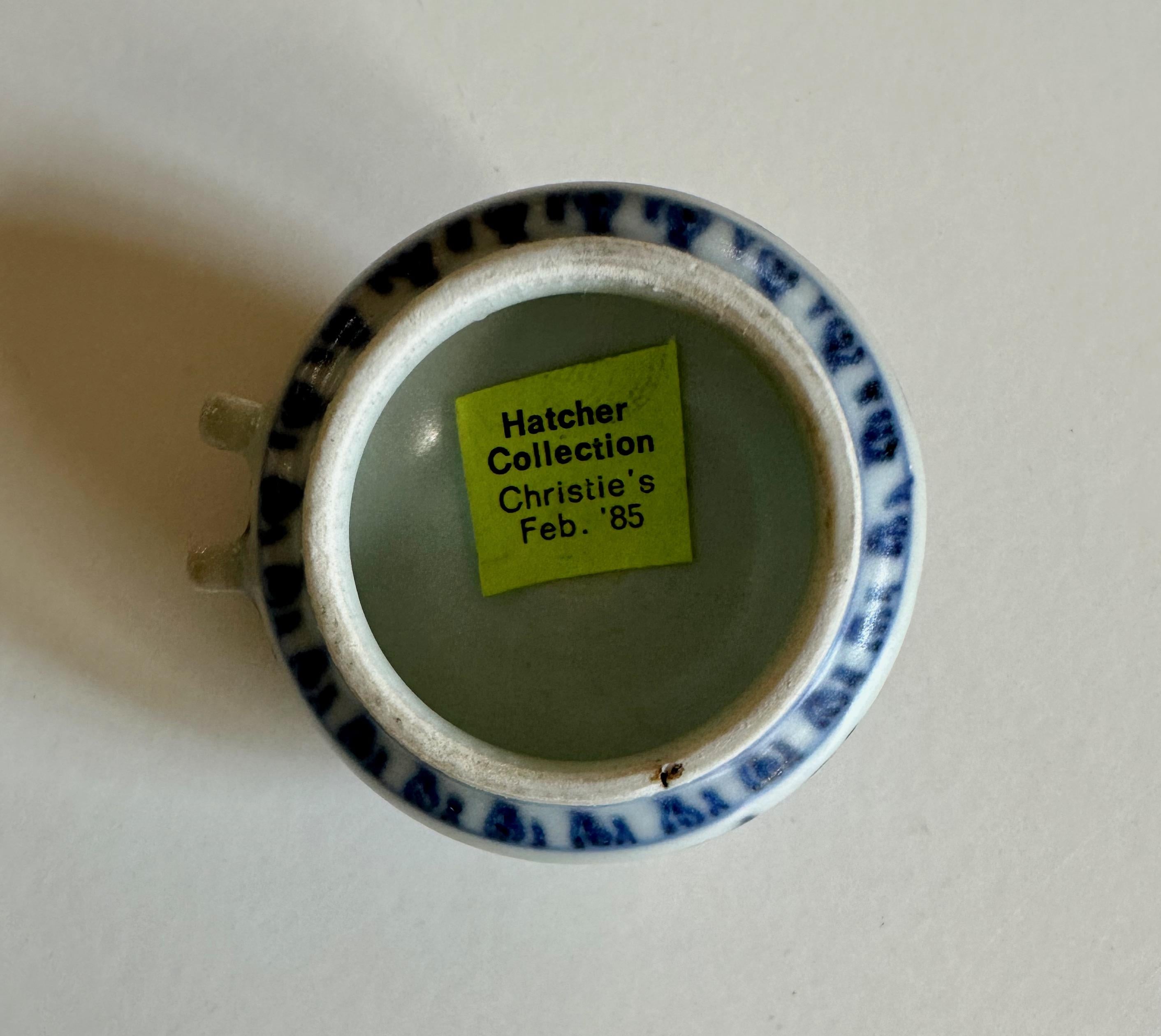 Rare Blue and White Bird Feeder from the Hatcher Cargo For Sale 4