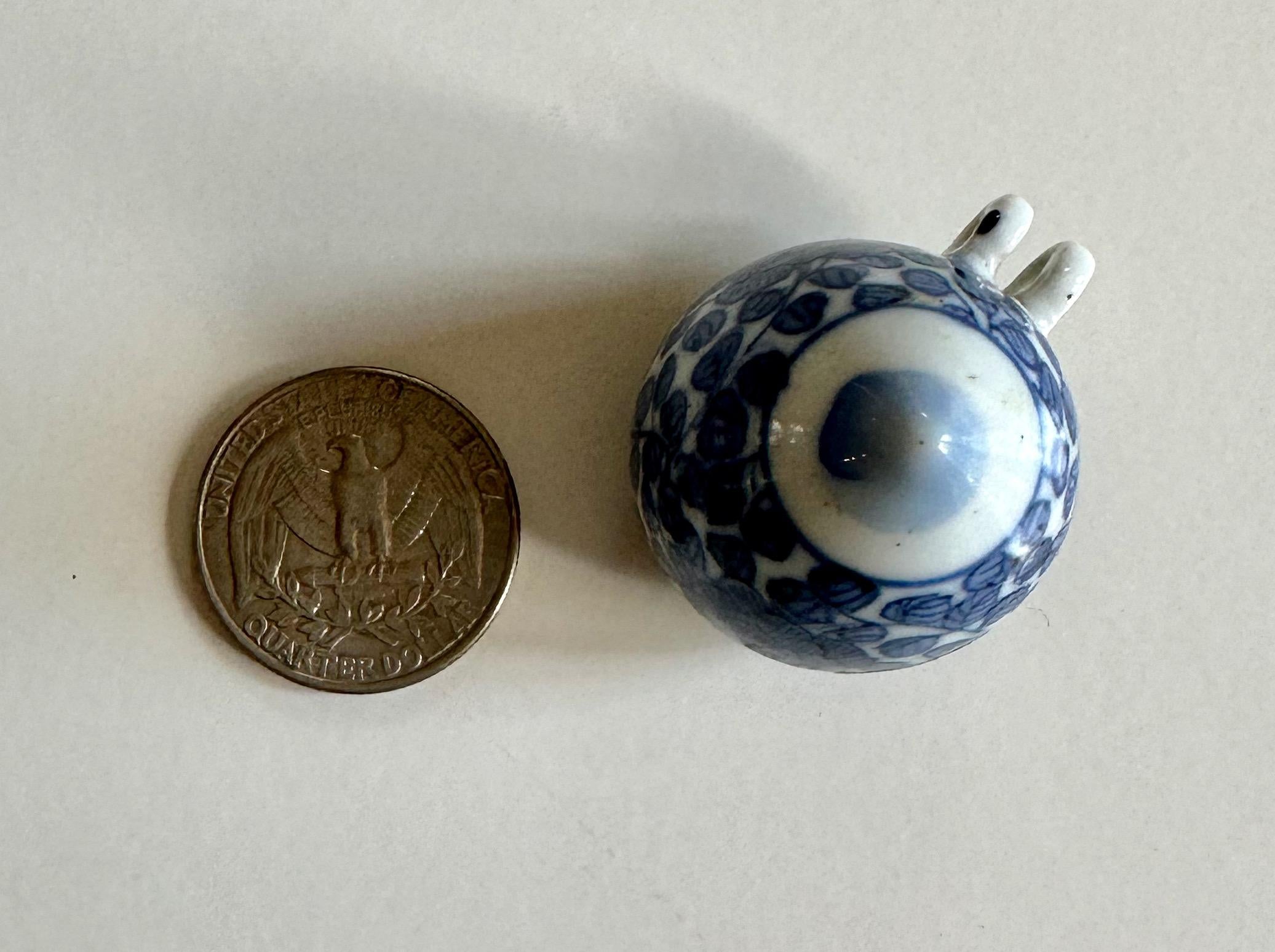 Rare Blue and White Bird Feeder from the Hatcher Cargo For Sale 4