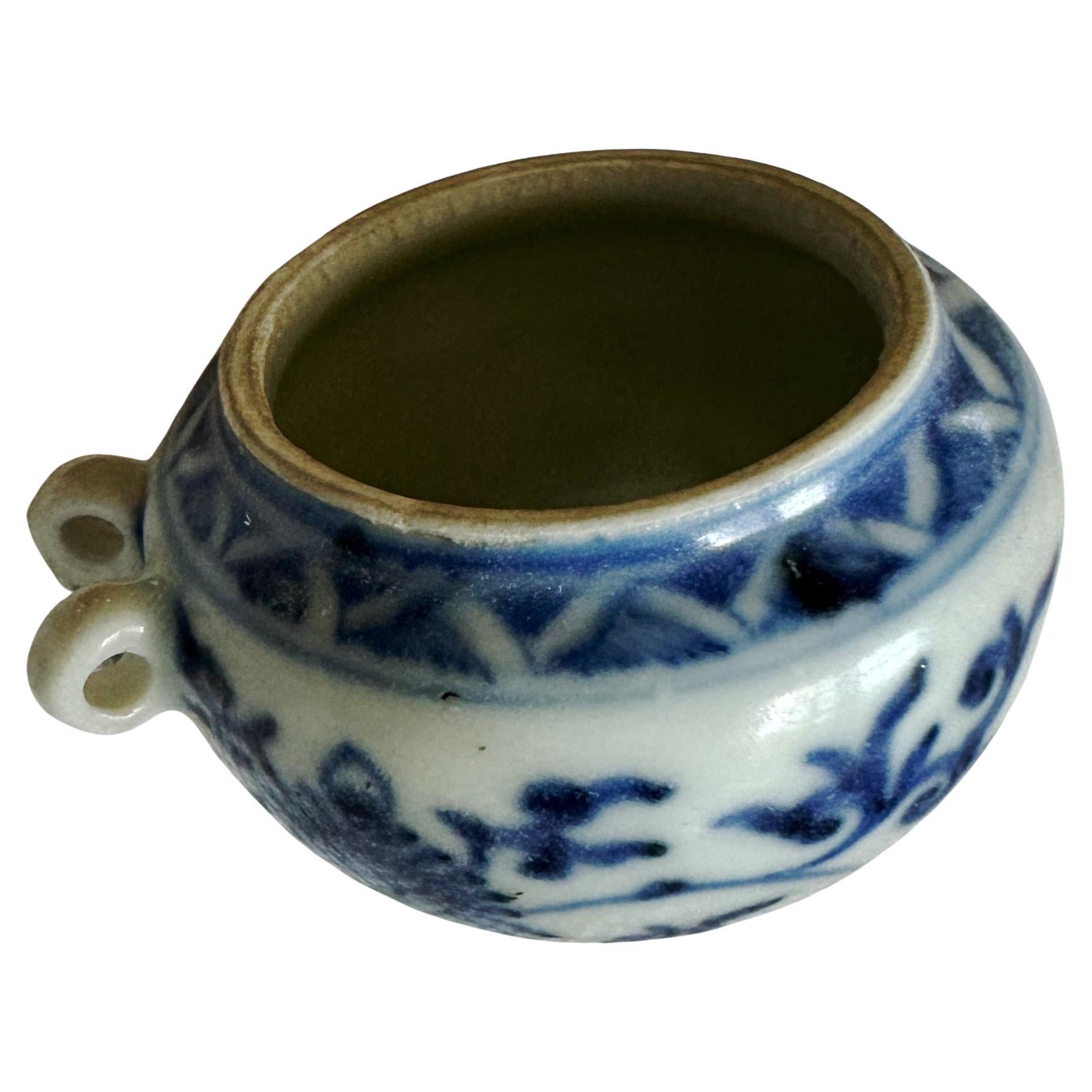 Chinese Rare Blue and White Bird Feeder from the Hatcher Cargo For Sale
