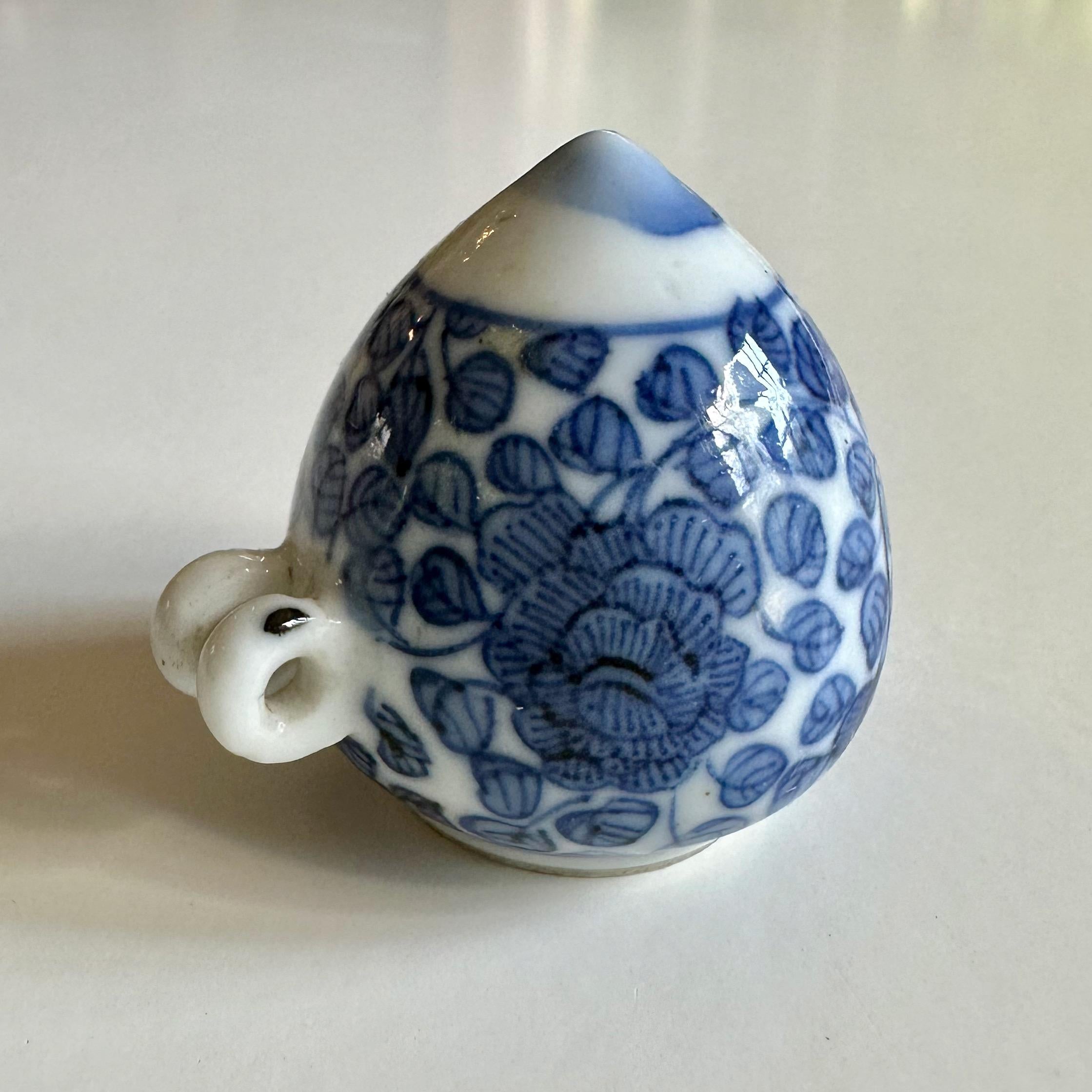 Rare Blue and White Bird Feeder from the Hatcher Cargo In Good Condition For Sale In Atlanta, GA