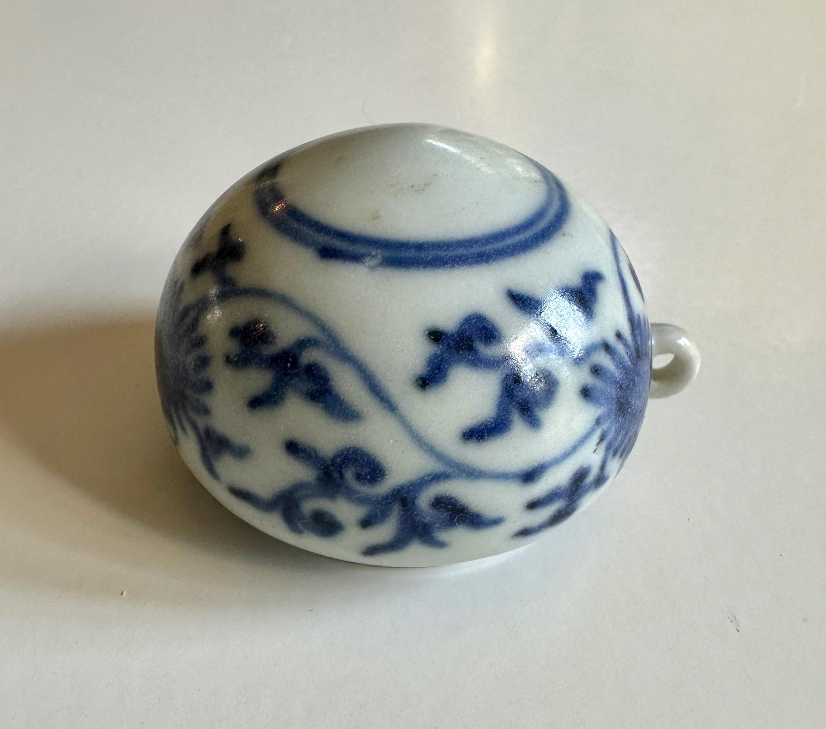 Rare Blue and White Bird Feeder from the Hatcher Cargo In Good Condition For Sale In Atlanta, GA