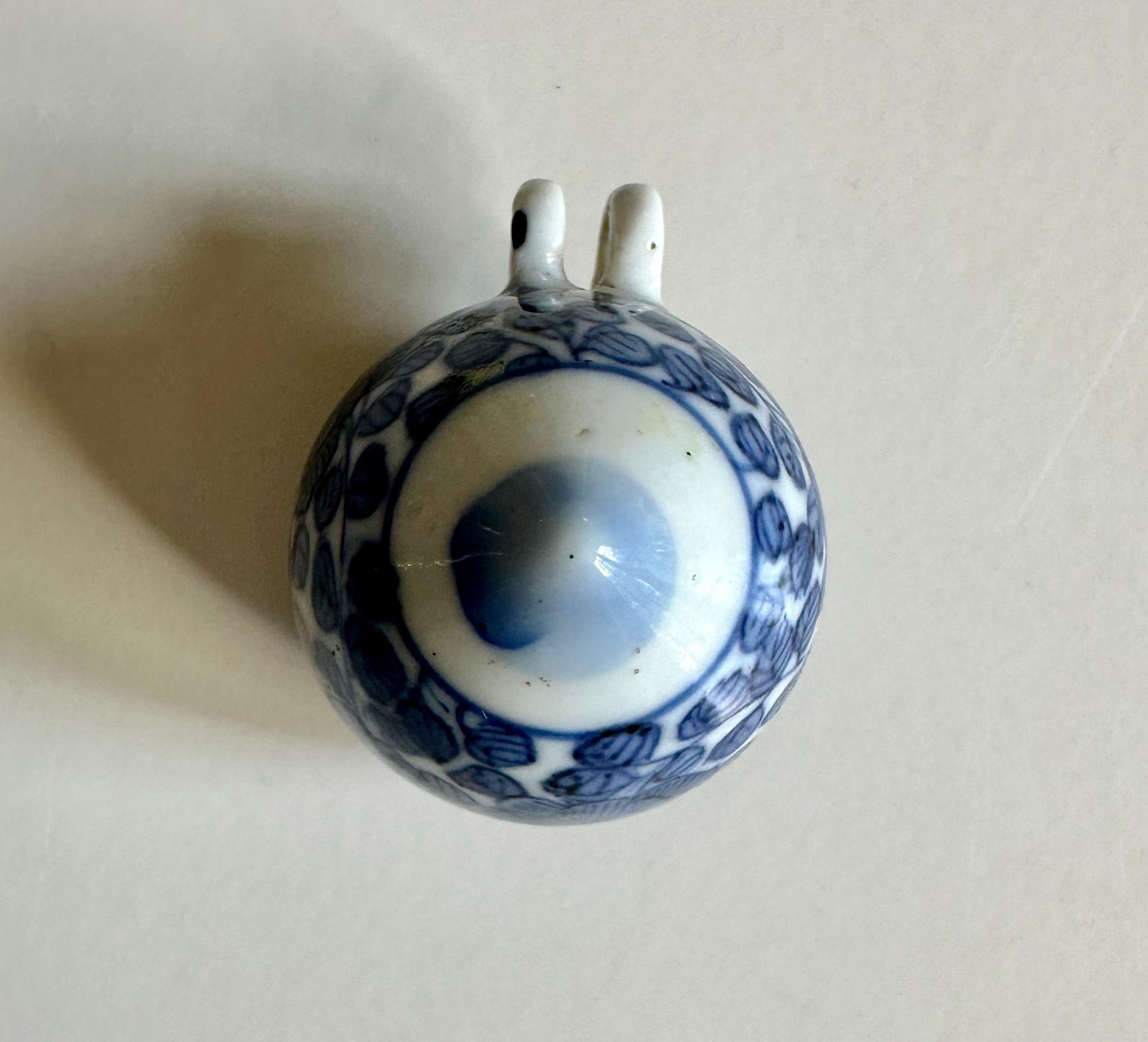 Porcelain Rare Blue and White Bird Feeder from the Hatcher Cargo For Sale