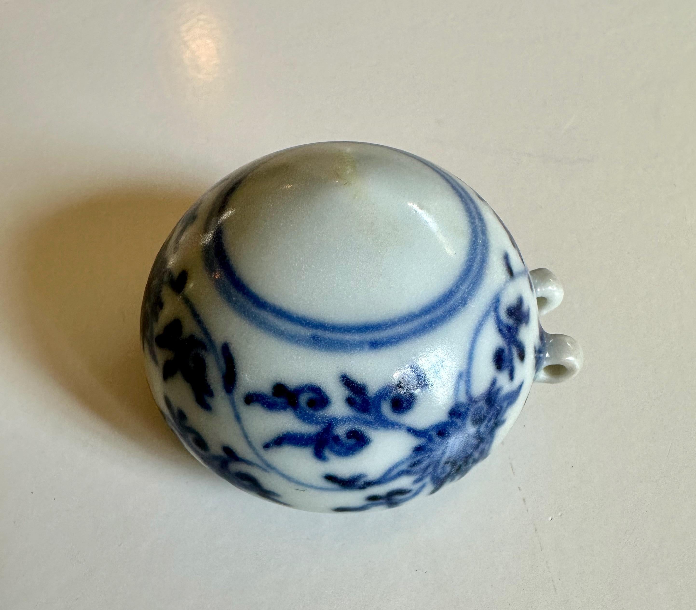Rare Blue and White Bird Feeder from the Hatcher Cargo For Sale 1