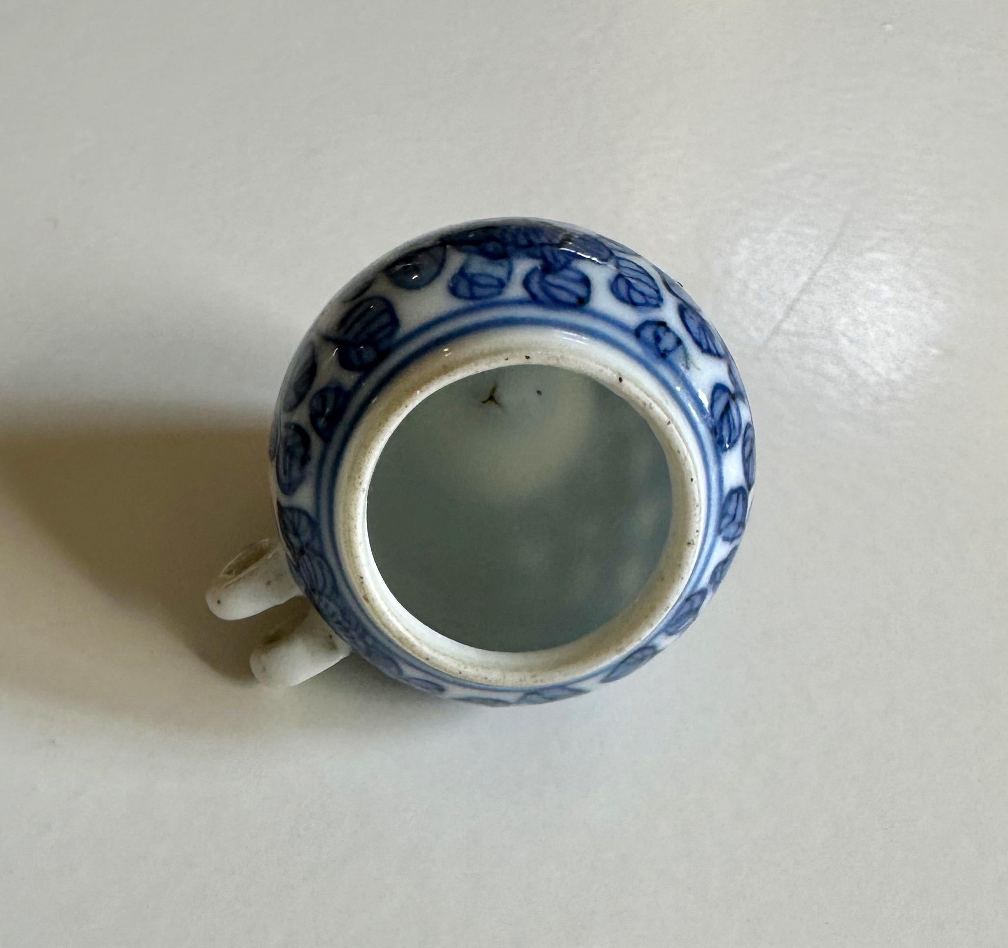 Rare Blue and White Bird Feeder from the Hatcher Cargo For Sale 1