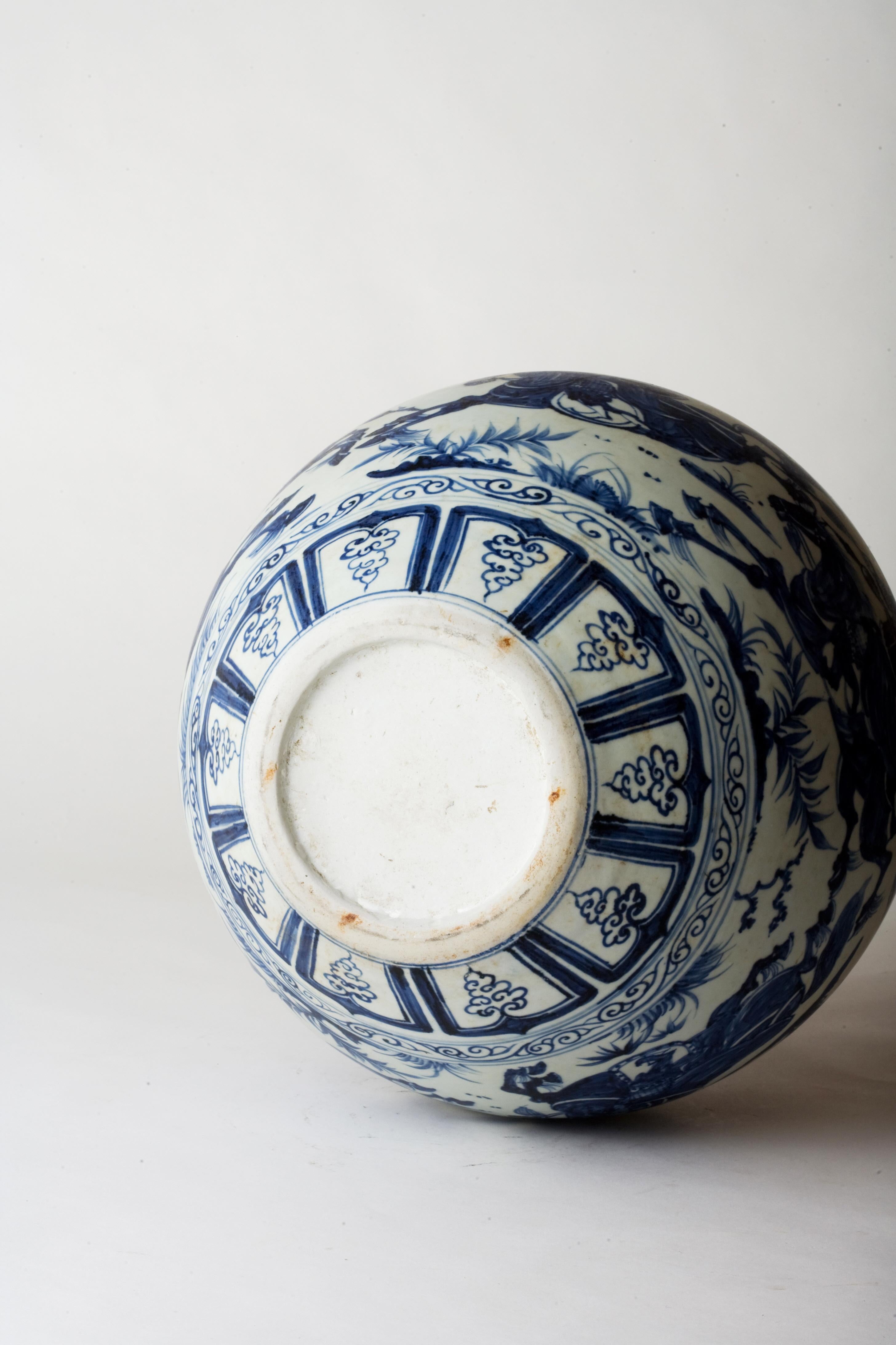 Raro vaso blu e bianco con scena di battaglia di cavalleria, prima dinastia Qing in vendita 3
