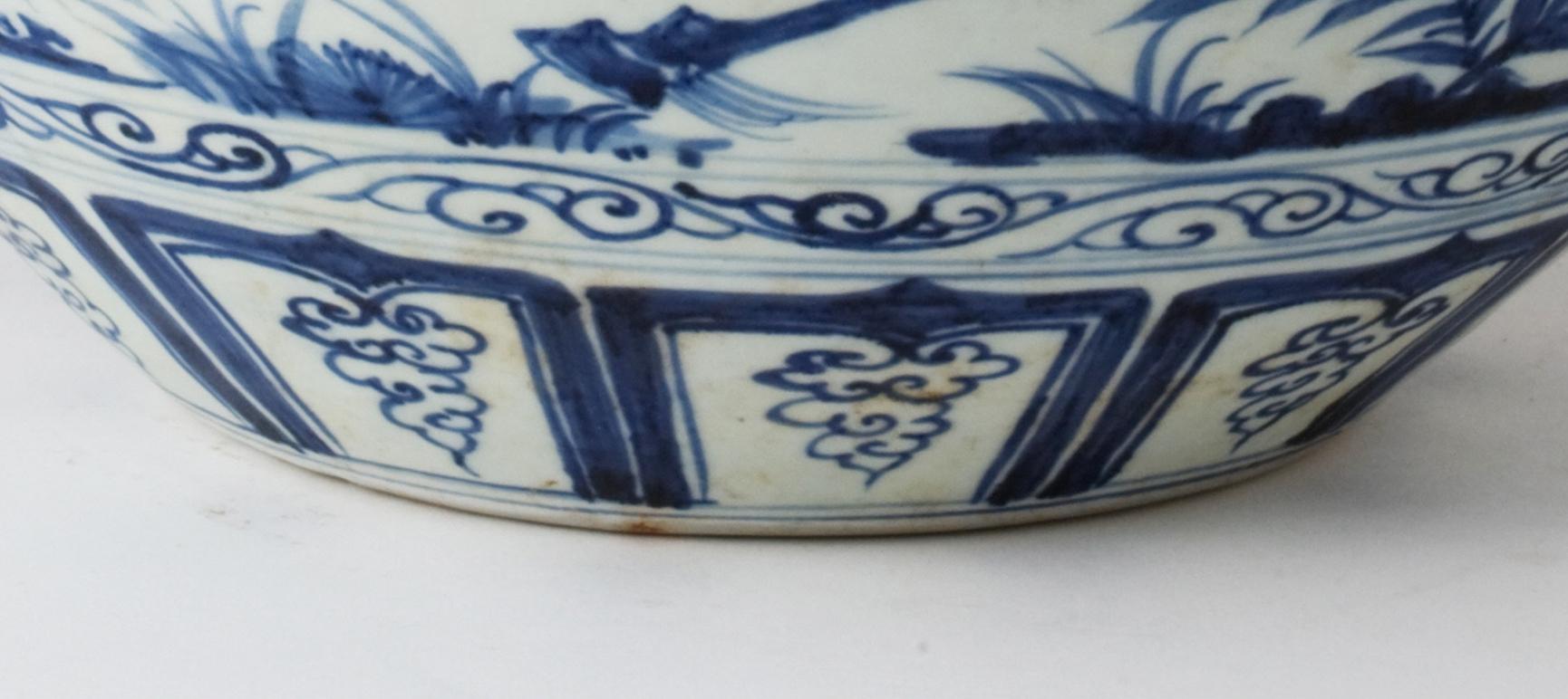 Raro vaso blu e bianco con scena di battaglia di cavalleria, prima dinastia Qing in vendita 2