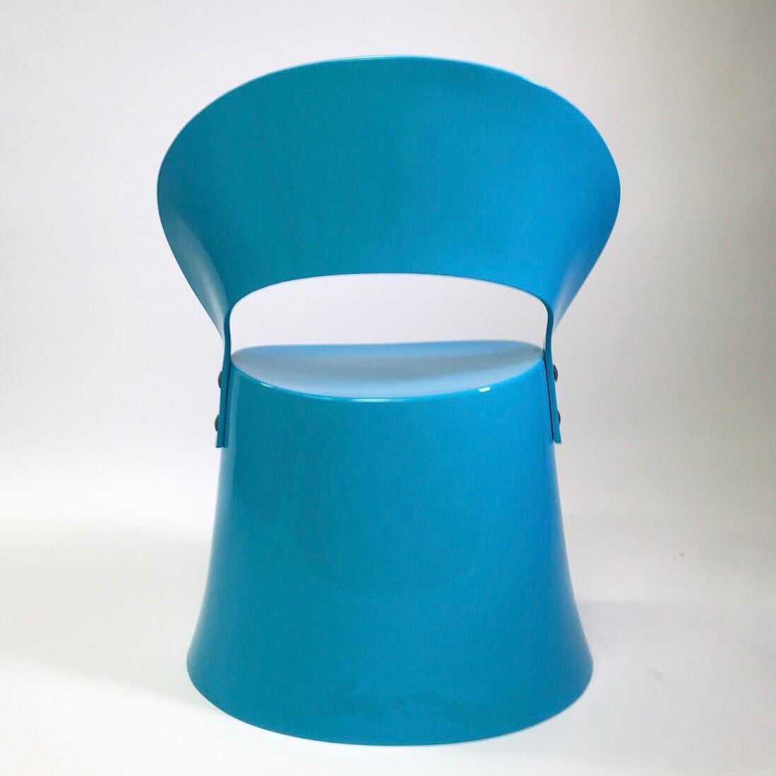 Pièce de collection ludique, de l'âge de l'espace et super rare de Nanna Ditzel pour OD Møbler / Domus Danica 1969. 

Chaise en fibre de verre bleu clair et brillant, conçue pour être utilisée à l'intérieur ou à l'extérieur. 

Etat impeccable, sans
