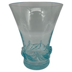 Vase Daum rare en cristal bleu 