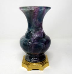 Rare Urne sculptée en Fluorite Bleu John Derbyshire Montures en Ormolu:: début du 20ème siècle