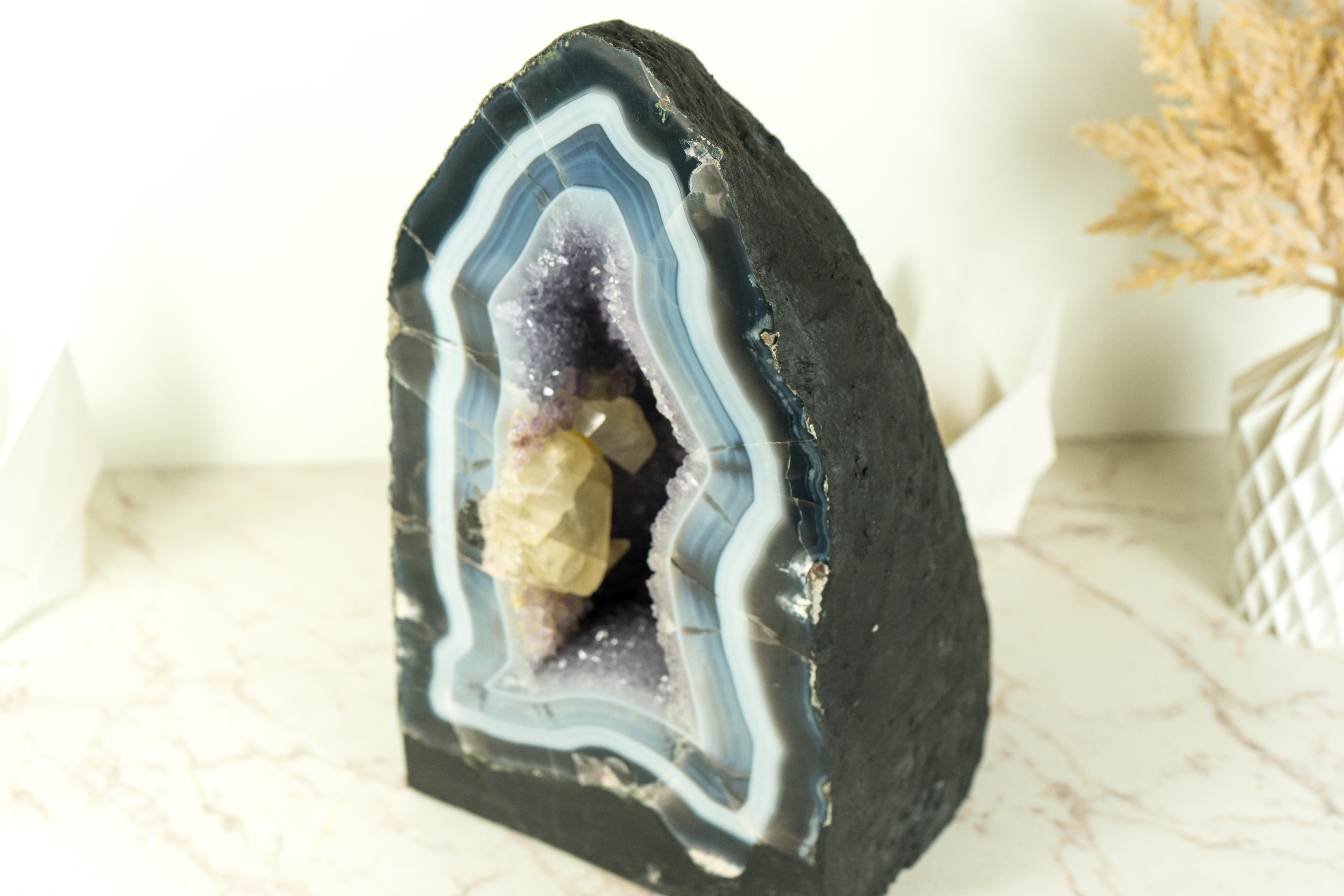 Rara cattedrale di agata blu con lacci di agata blu e bianchi e calcite In condizioni Nuovo in vendita a Ametista Do Sul, BR