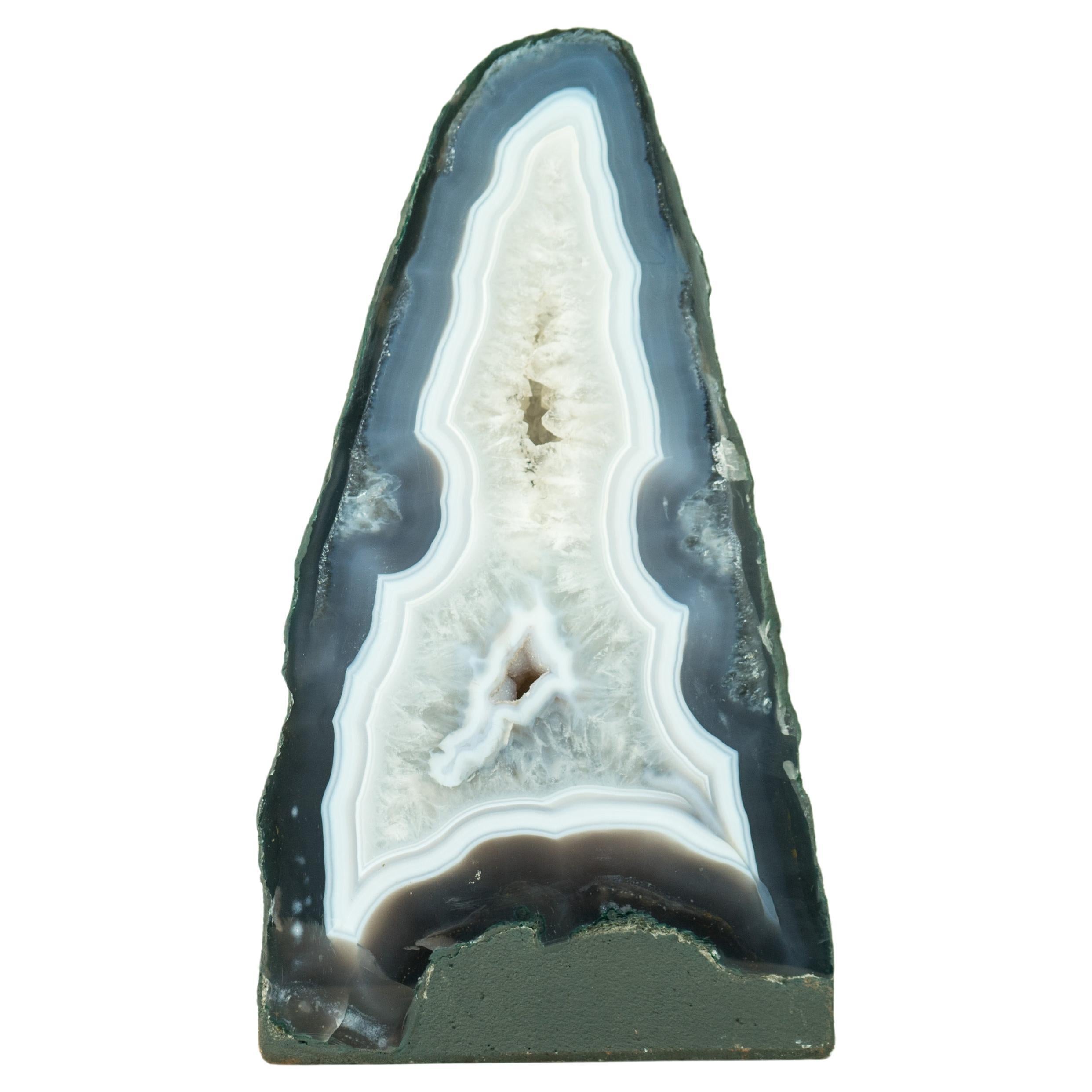 Rare géode en dentelle d'agate bleue avec druze de cristal et dentelles d'agate de classe mondiale