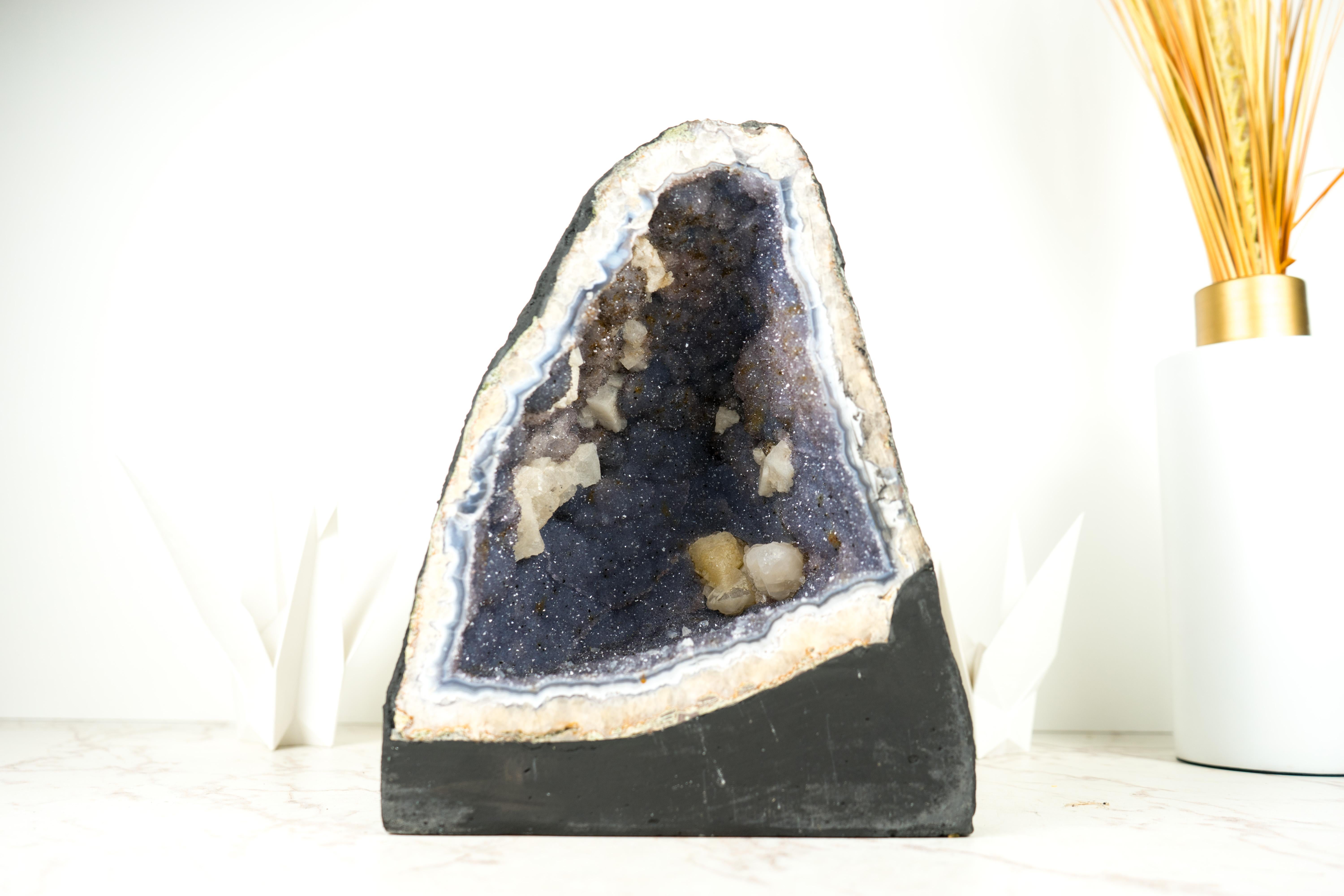 Rare Blue Lace Agate Geode with Lavender Amethyst Druzy, Geode Cathedral In New Condition For Sale In Ametista Do Sul, BR