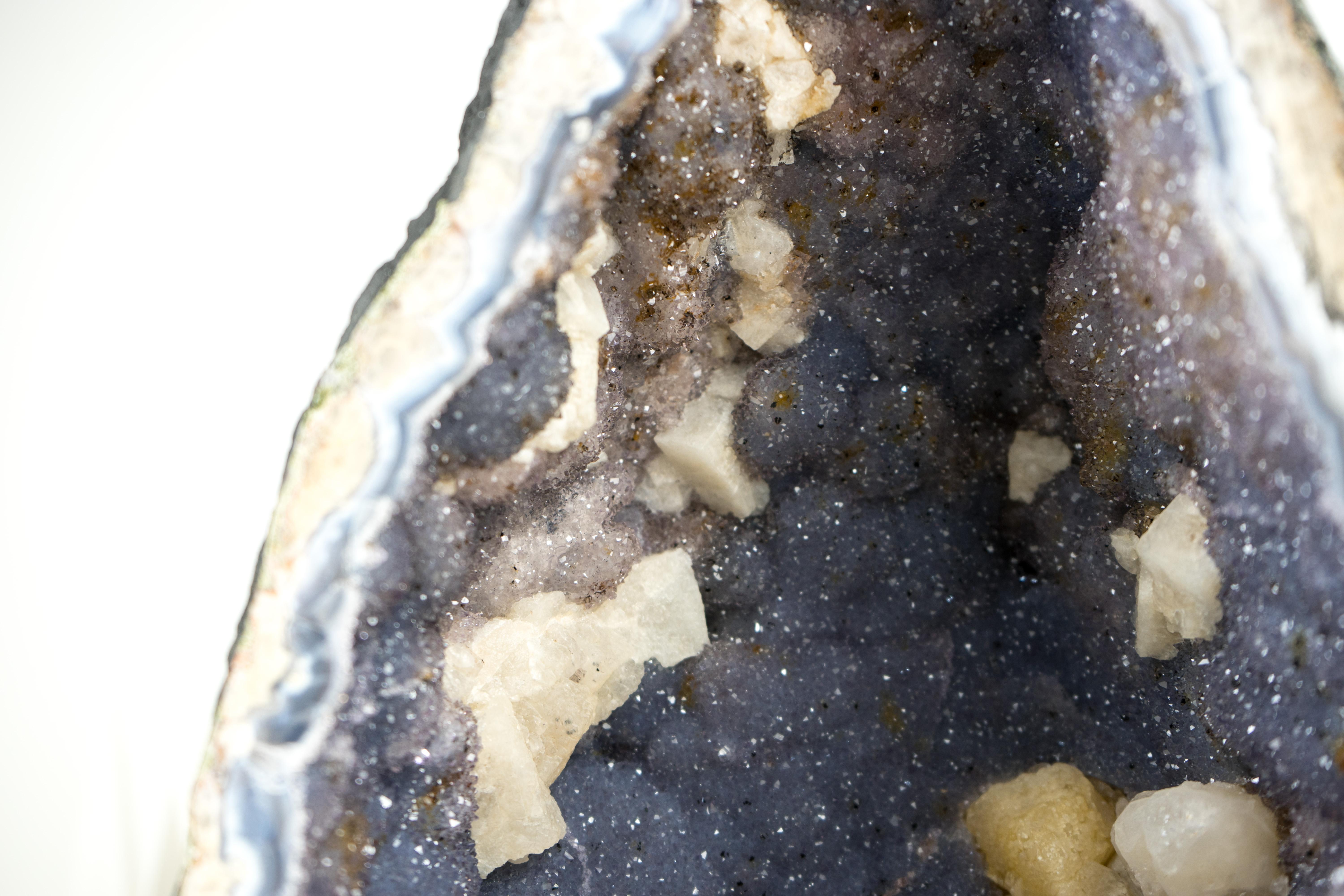 Raro geode di agata blu con druzy di ametista lavanda, geode cattedrale in vendita 2
