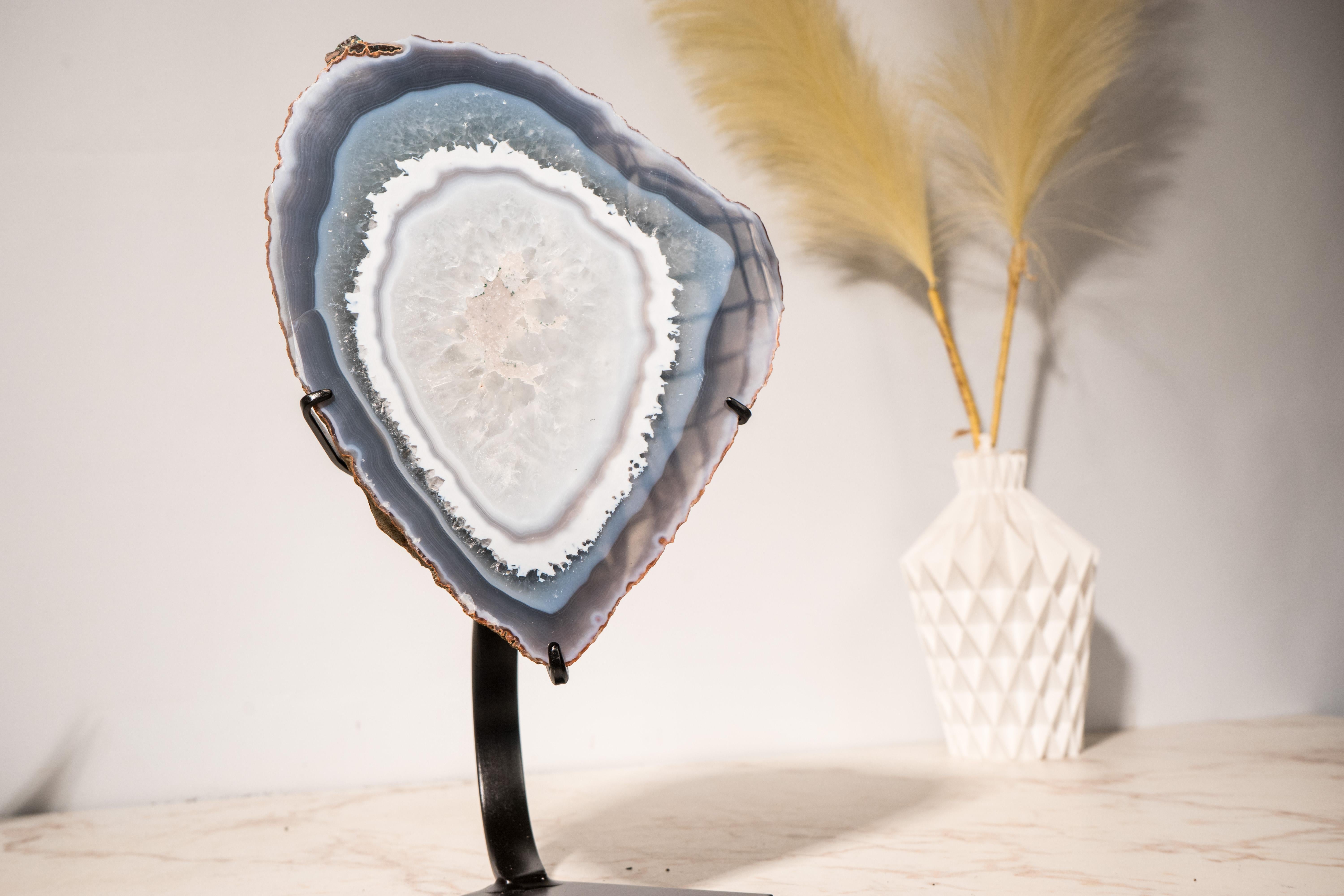 Rara agata blu con geode di quarzo chiaro in vendita 2