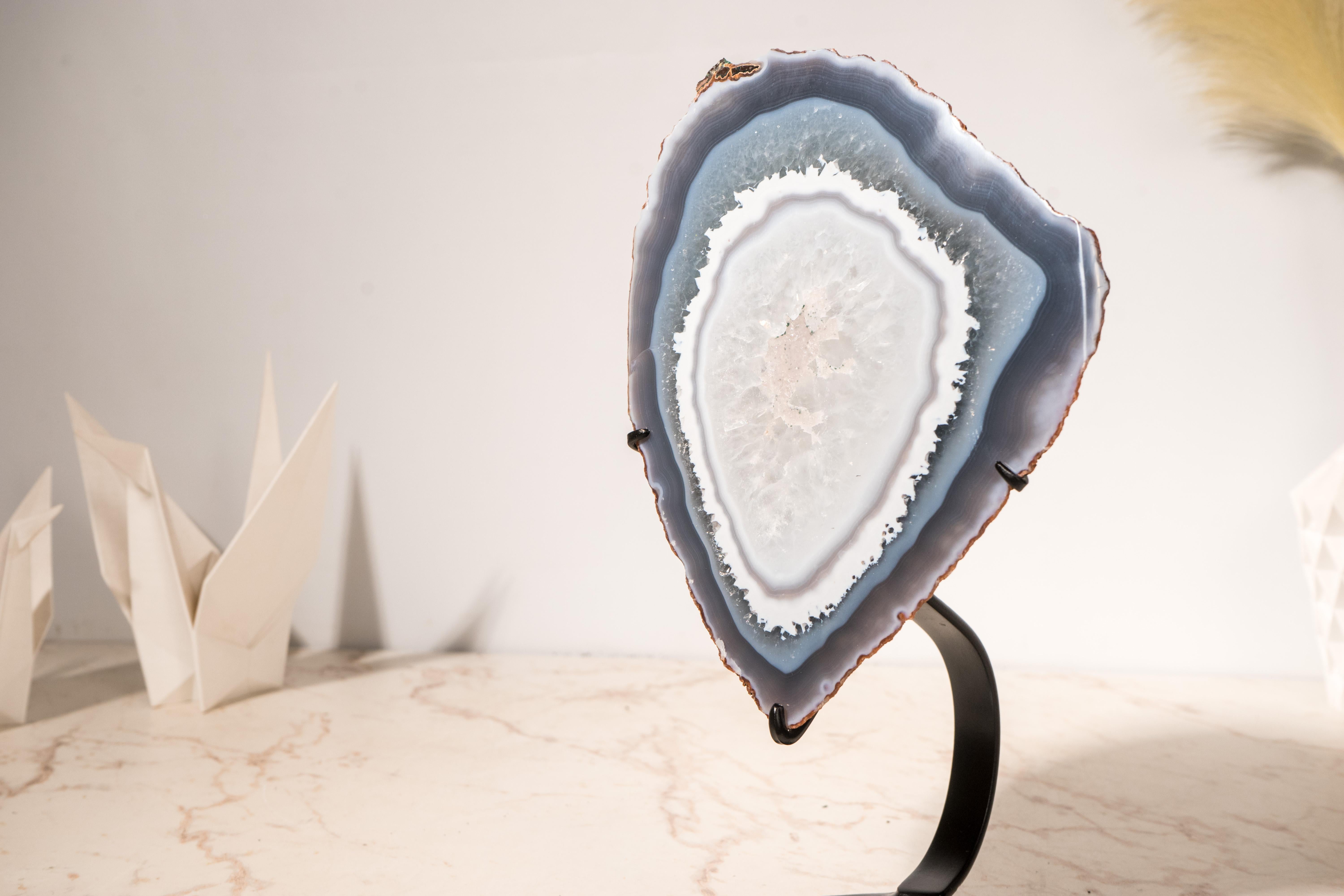 Rara agata blu con geode di quarzo chiaro in vendita 3