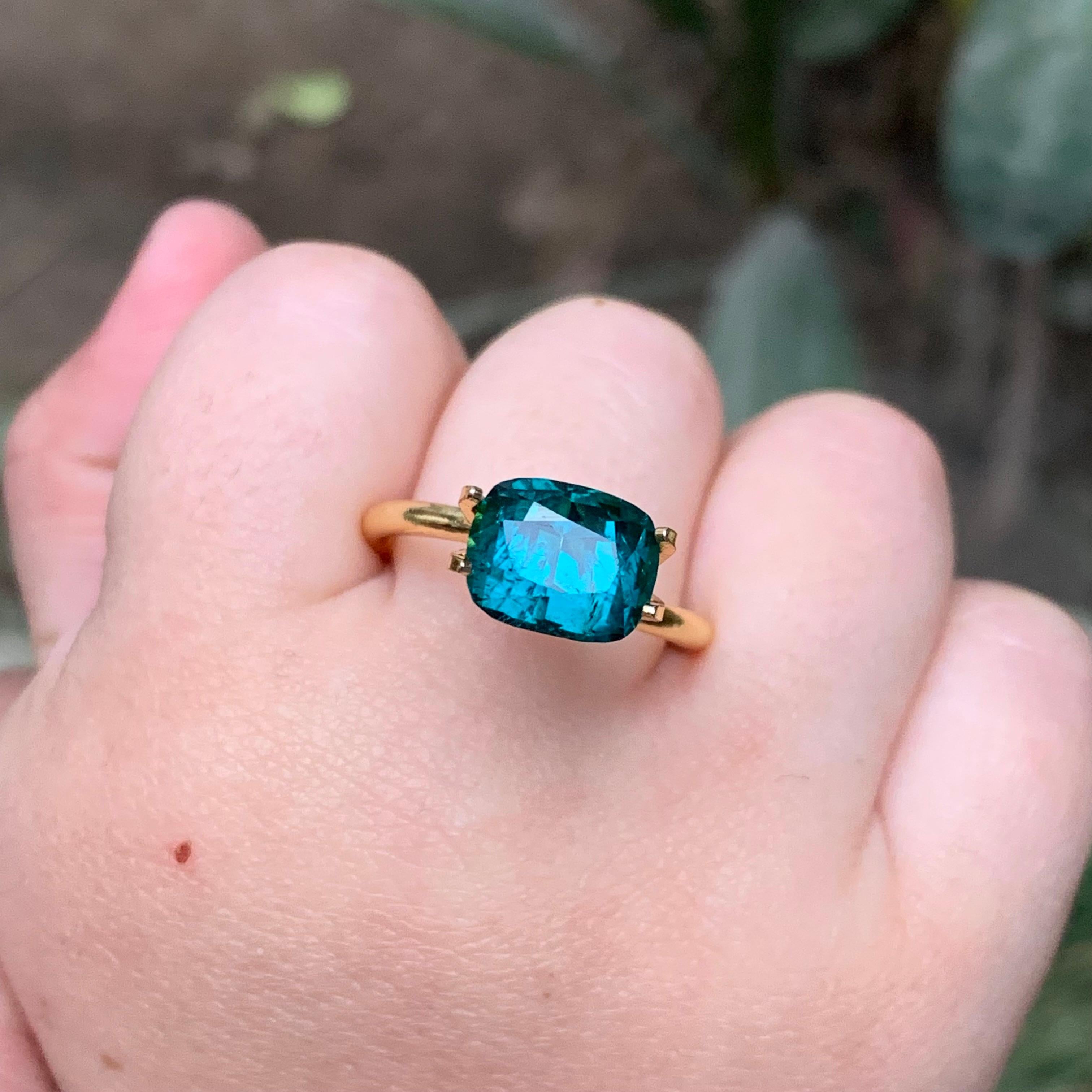 Raro Anillo de Turmalina Natural Azul Piedra Preciosa Suelta 3.55 Ct Corte Cojín para Joyería Contemporáneo en venta