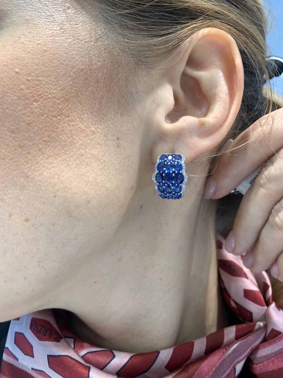 Rare Blue Pure Sapphire White Diamond Dome White Gold Lever-Back Earrings In New Condition For Sale In Montreux, CH
