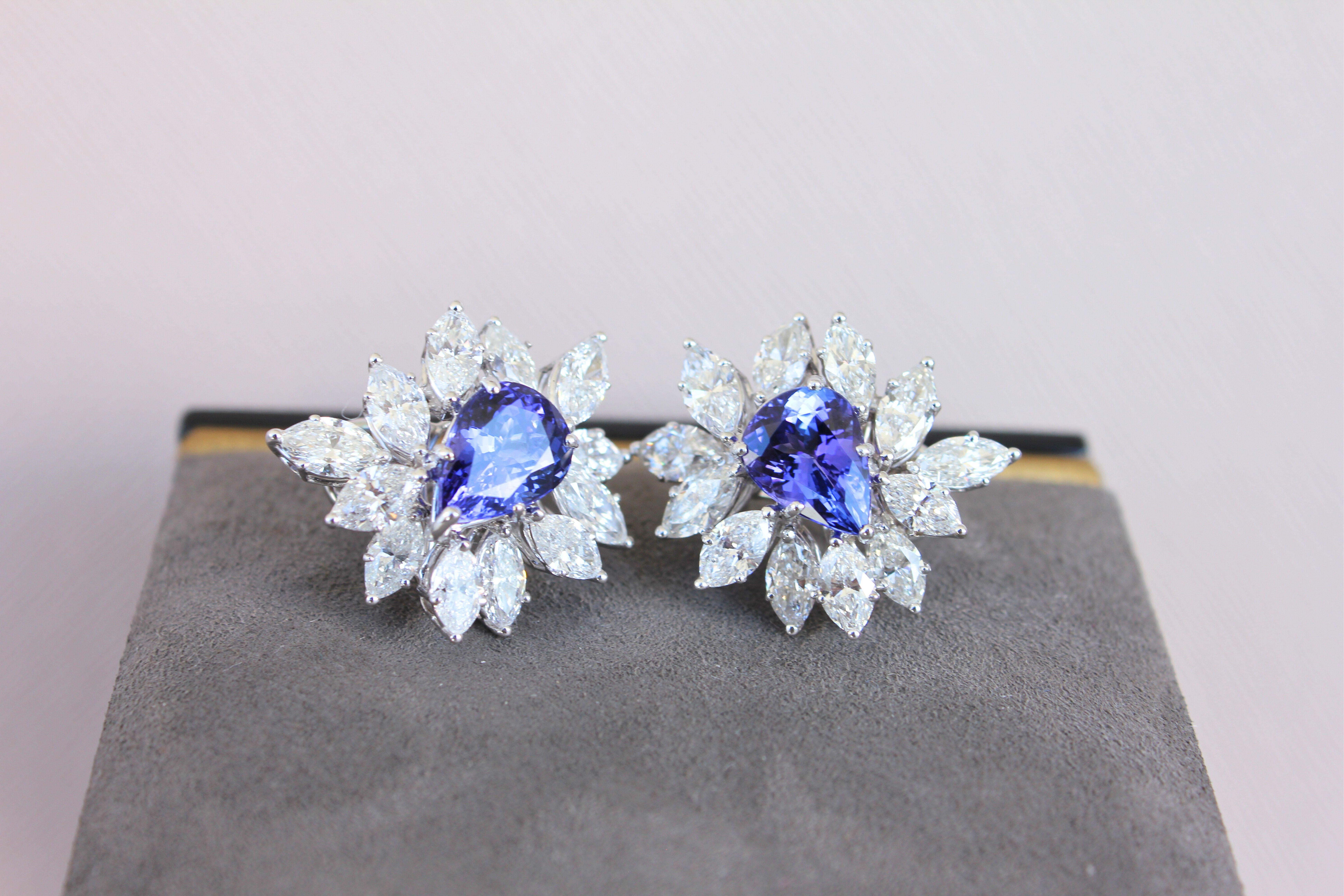 Boucles d'oreilles en or blanc 18 carats Tanzanite bleue fantaisie en forme de poire avec des diamants en forme de marquise en vente 5