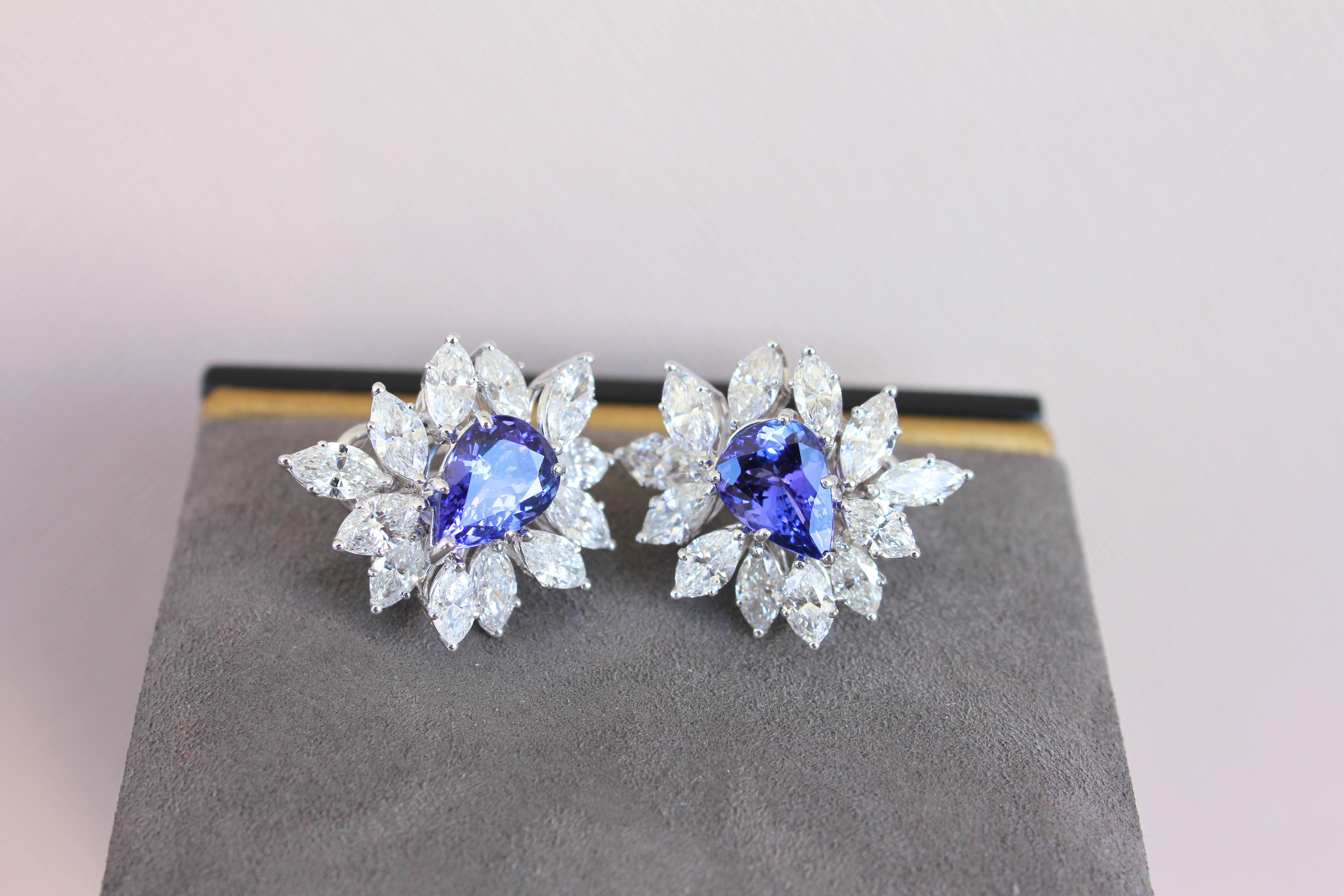 Boucles d'oreilles en or blanc 18 carats Tanzanite bleue fantaisie en forme de poire avec des diamants en forme de marquise en vente 6