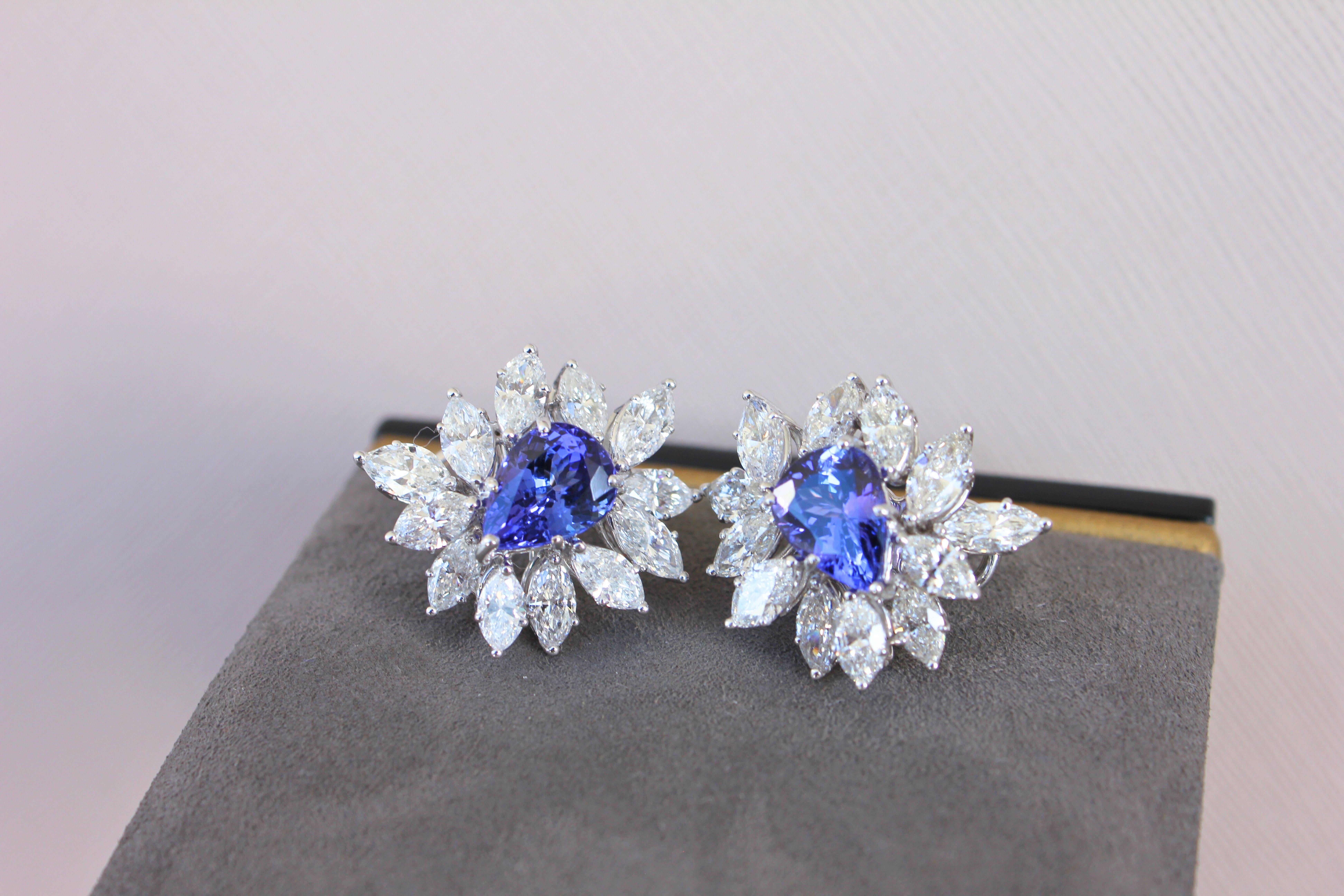 Boucles d'oreilles en or blanc 18 carats Tanzanite bleue fantaisie en forme de poire avec des diamants en forme de marquise en vente 8