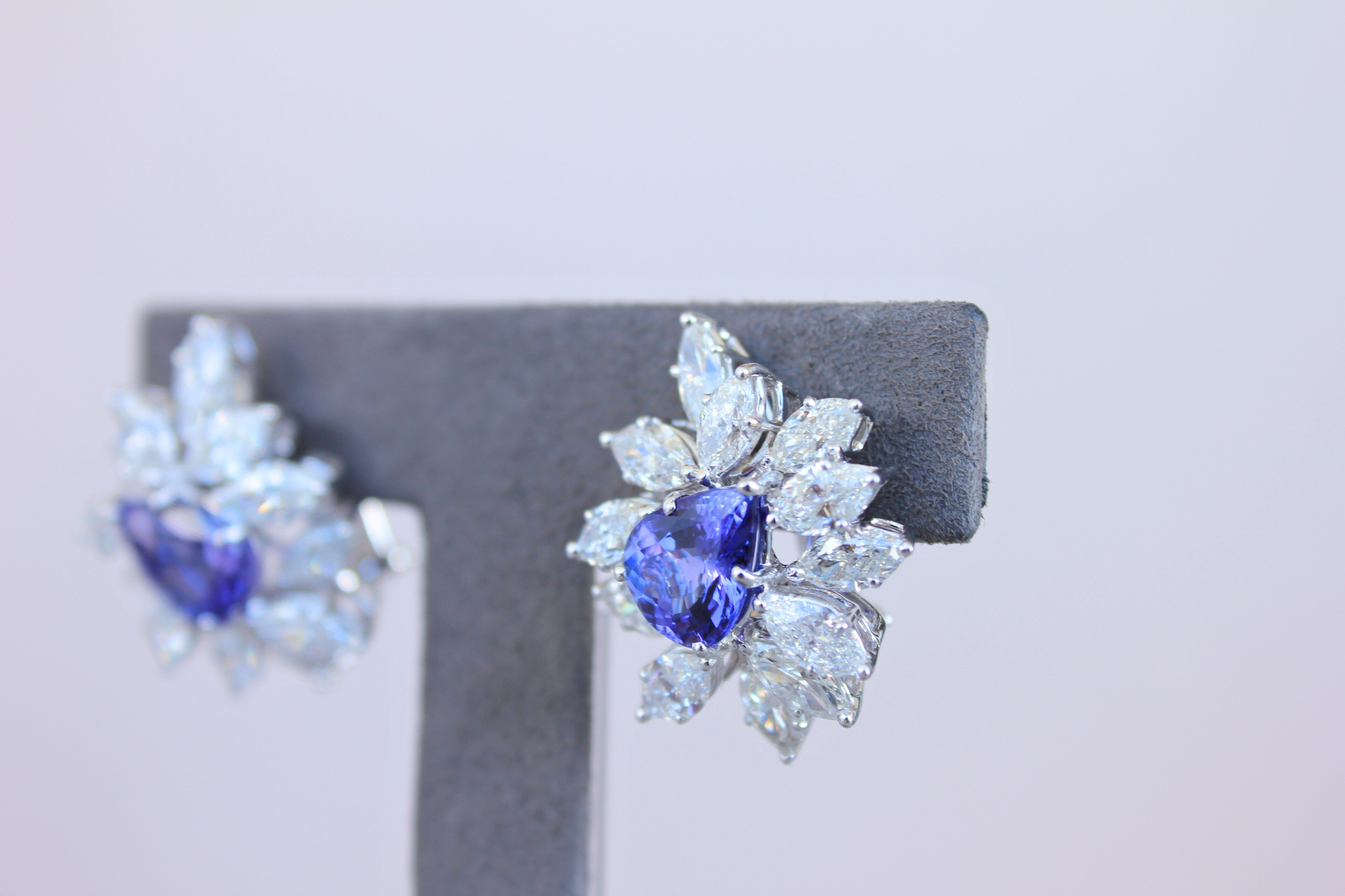 Boucles d'oreilles en or blanc 18 carats Tanzanite bleue fantaisie en forme de poire avec des diamants en forme de marquise en vente 2