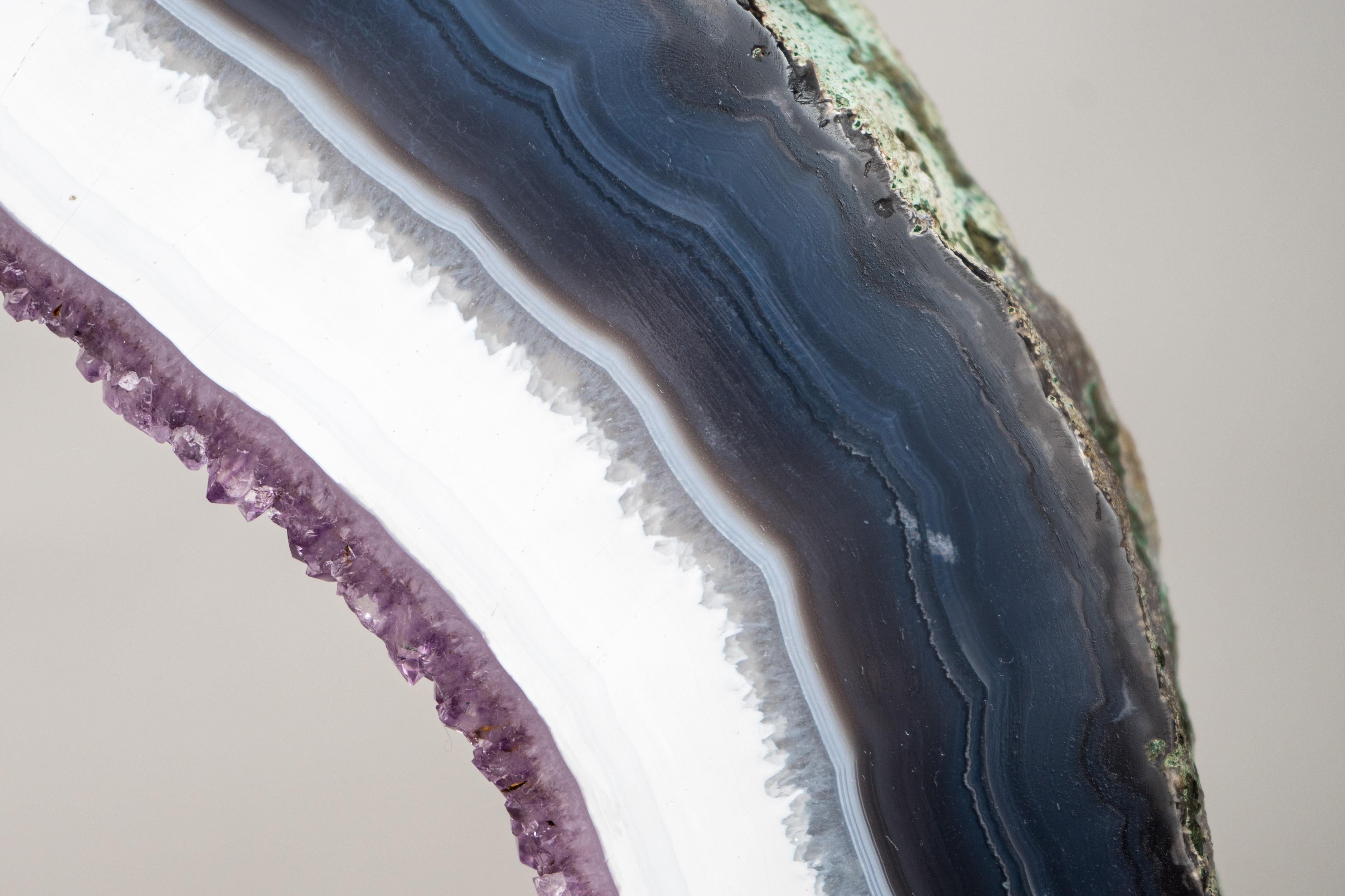 Rara Rodaja de Geoda de Ágata Encaje Azul y Blanca con Drusa de Amatista Lavanda en Soporte Brasileño en venta