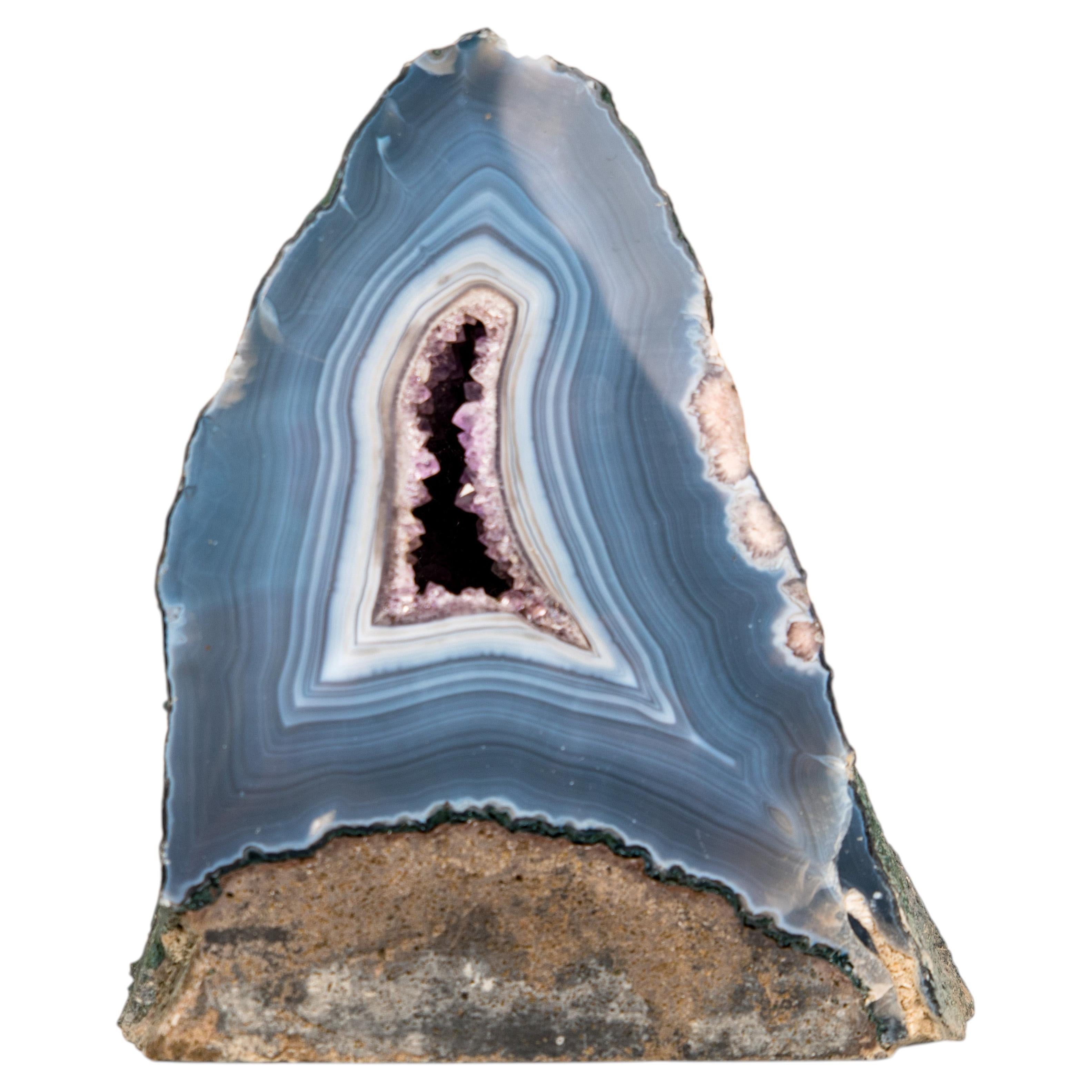 Raro geode di agata blu e bianca con nucleo di ametista