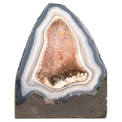 Seltener blau-weißer Spitzen-Achat-Geode mit zarte gestreiftem Muster und Galaxy Druzy mit zarte Streifenmuster