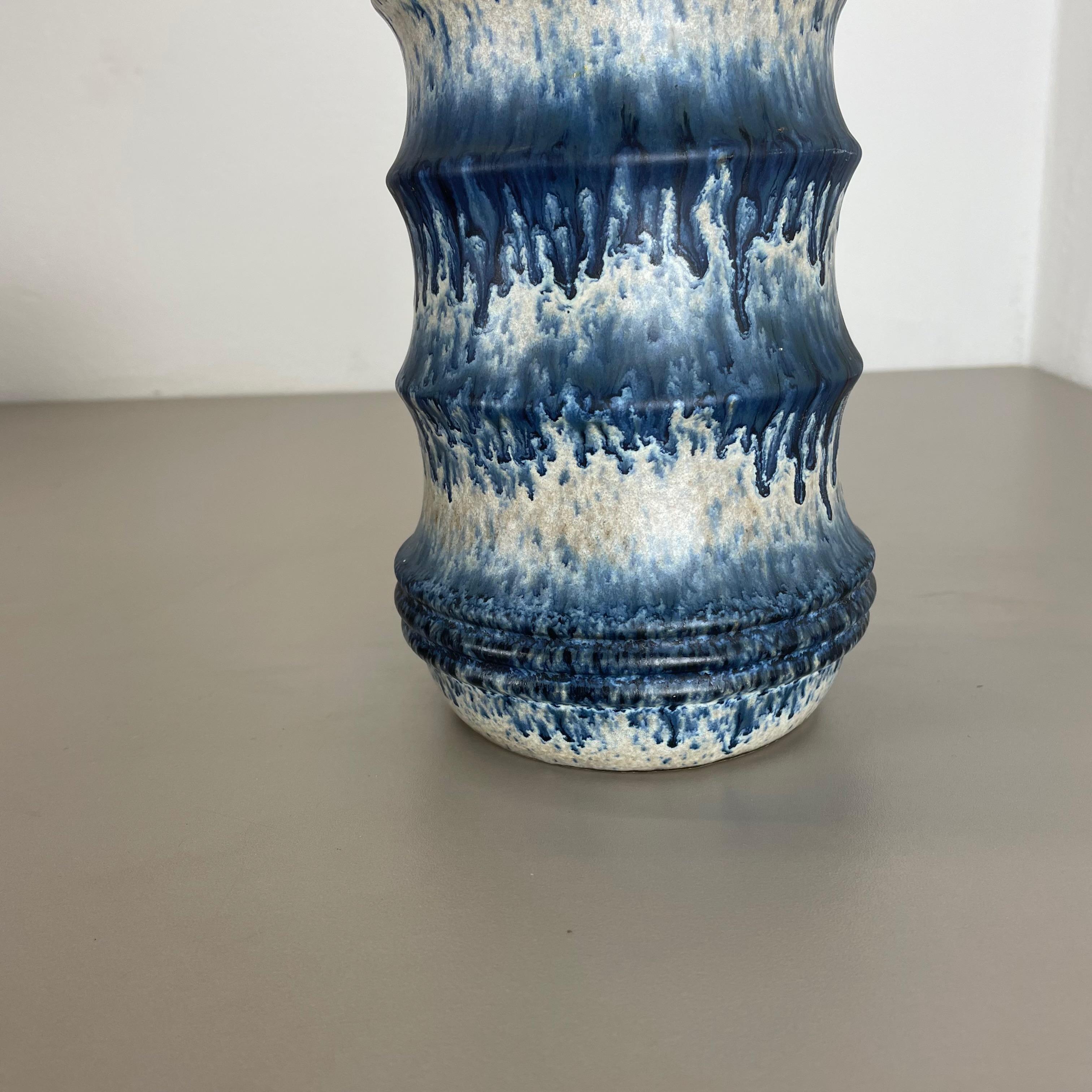 Seltene blaue „Zigzag“ Fat Lava 28cm Mehrfarbige Vase Scheurich, Deutschland Wgp 1970er Jahre (20. Jahrhundert) im Angebot