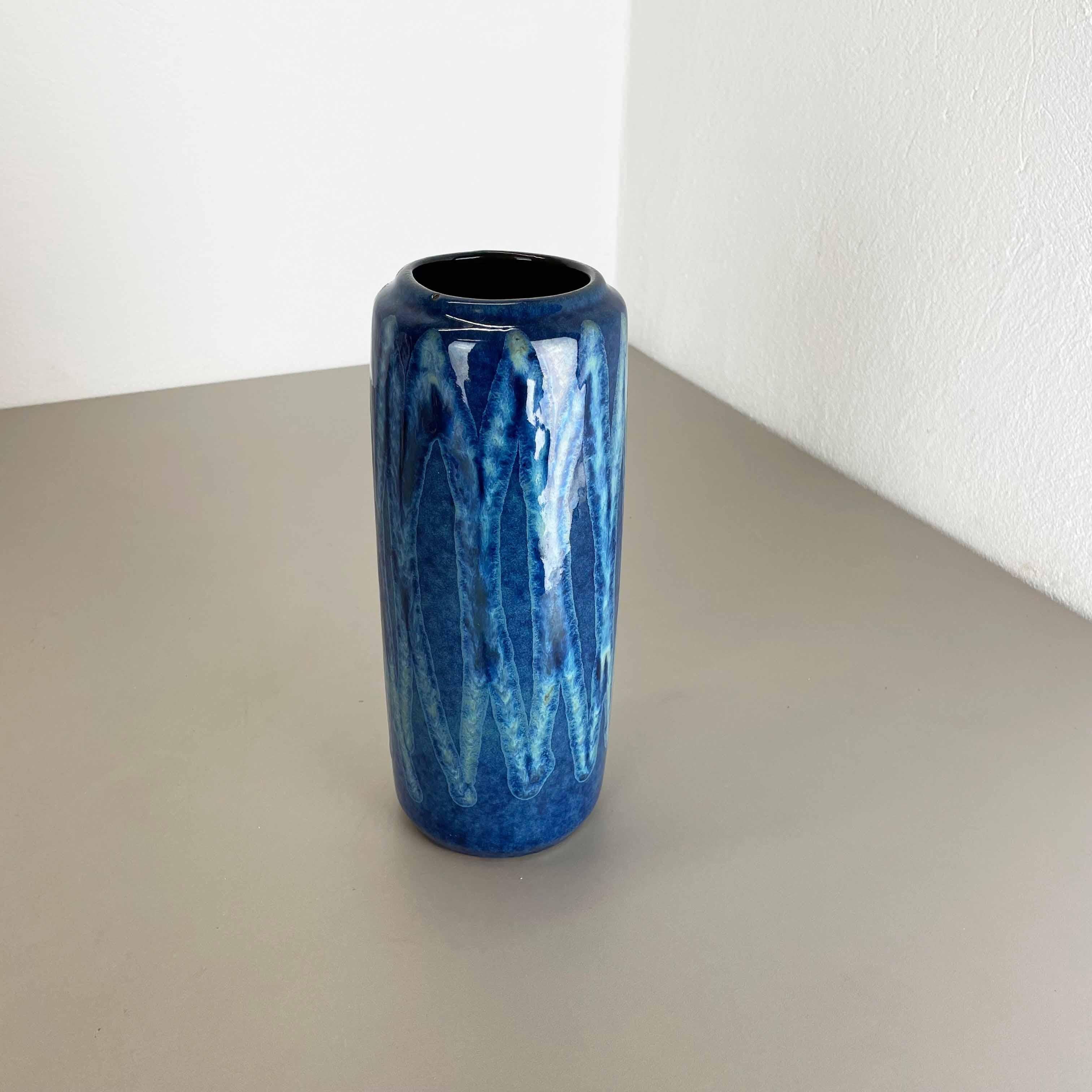 Seltene blaue „Zigzag“ Fat Lava Mehrfarbige Vase Scheurich, Deutschland Wgp 1970er Jahre, selten im Zustand „Gut“ im Angebot in Kirchlengern, DE